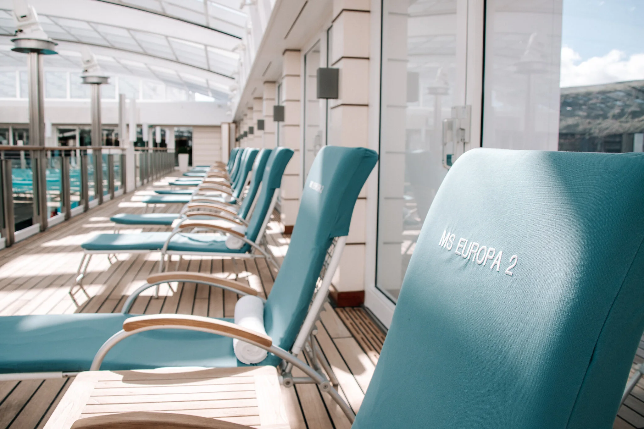 Reichlich Platz hat man auch auf dem Pooldeck der EUROPA 2
