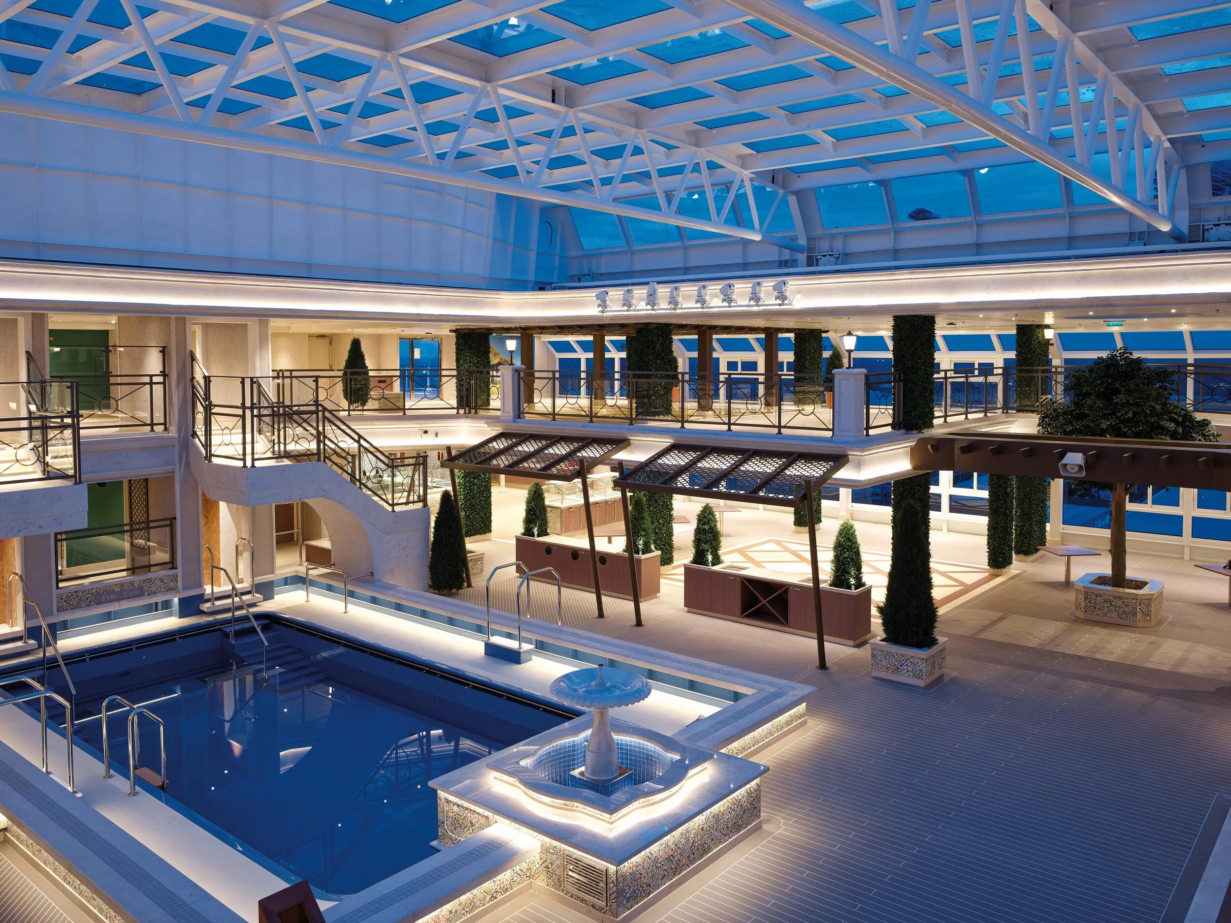 Das Pooldeck der Costa Firenze trägt den Namen Versilia-Deck