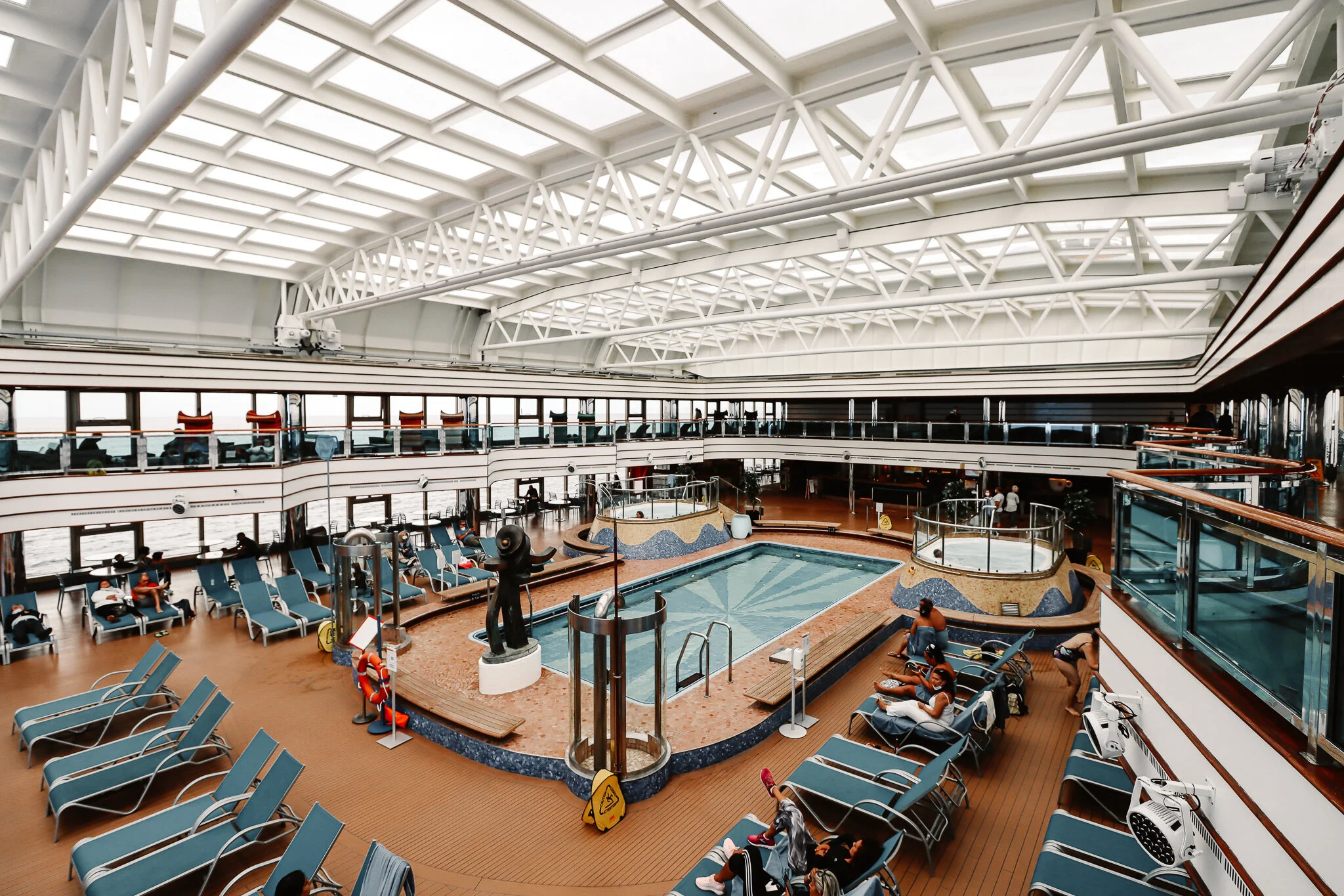 Abstand halten und reduzierte Gästekapazitäten: entspannter und sicherer Urlaub mit Costa Kreuzfahrten. ©cruiseExperience, Dario Cremona