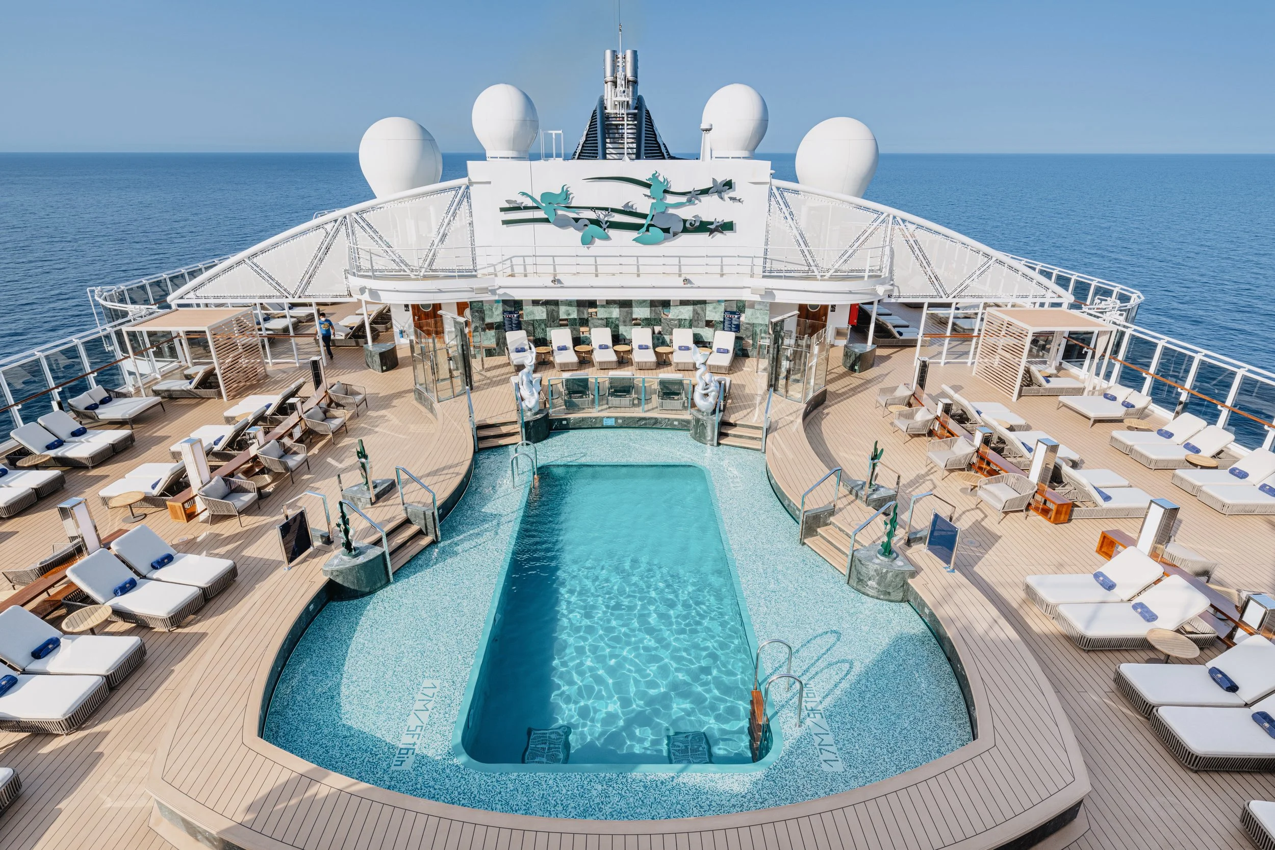 Das Pooldeck des Yacht Clubs