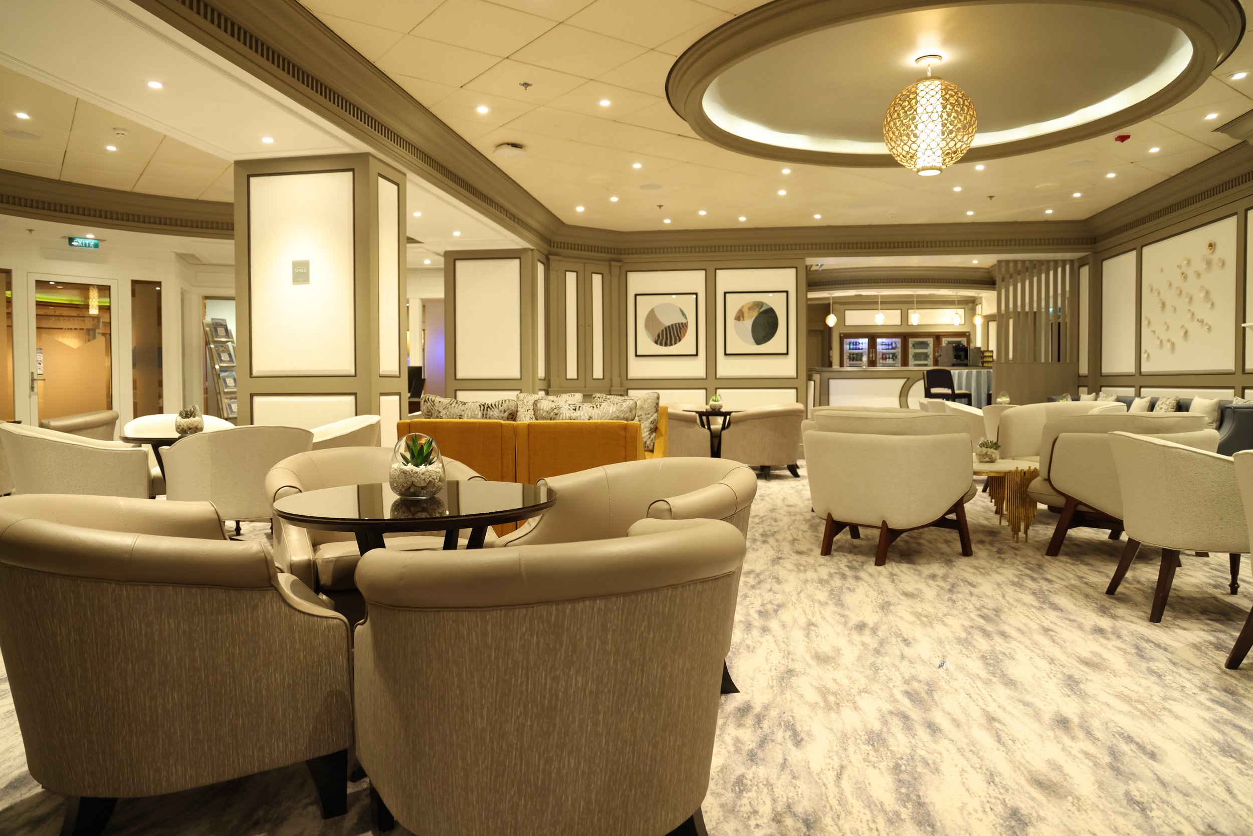 CelebrityInfinity_RetreatLounge_CelebrityCruises.jpg