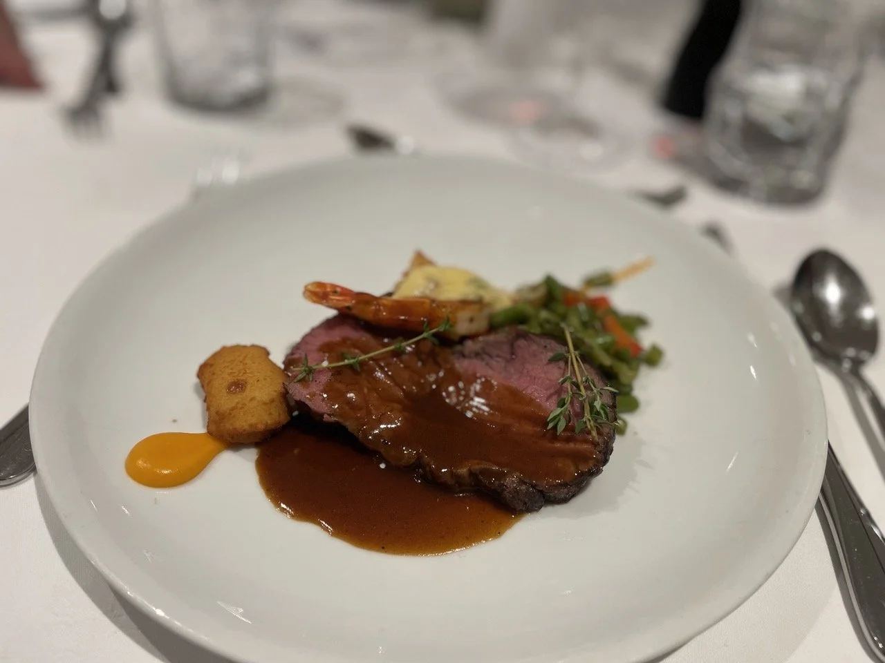 Das Panorama Restaurant an Bord der Amadeus Riva. 