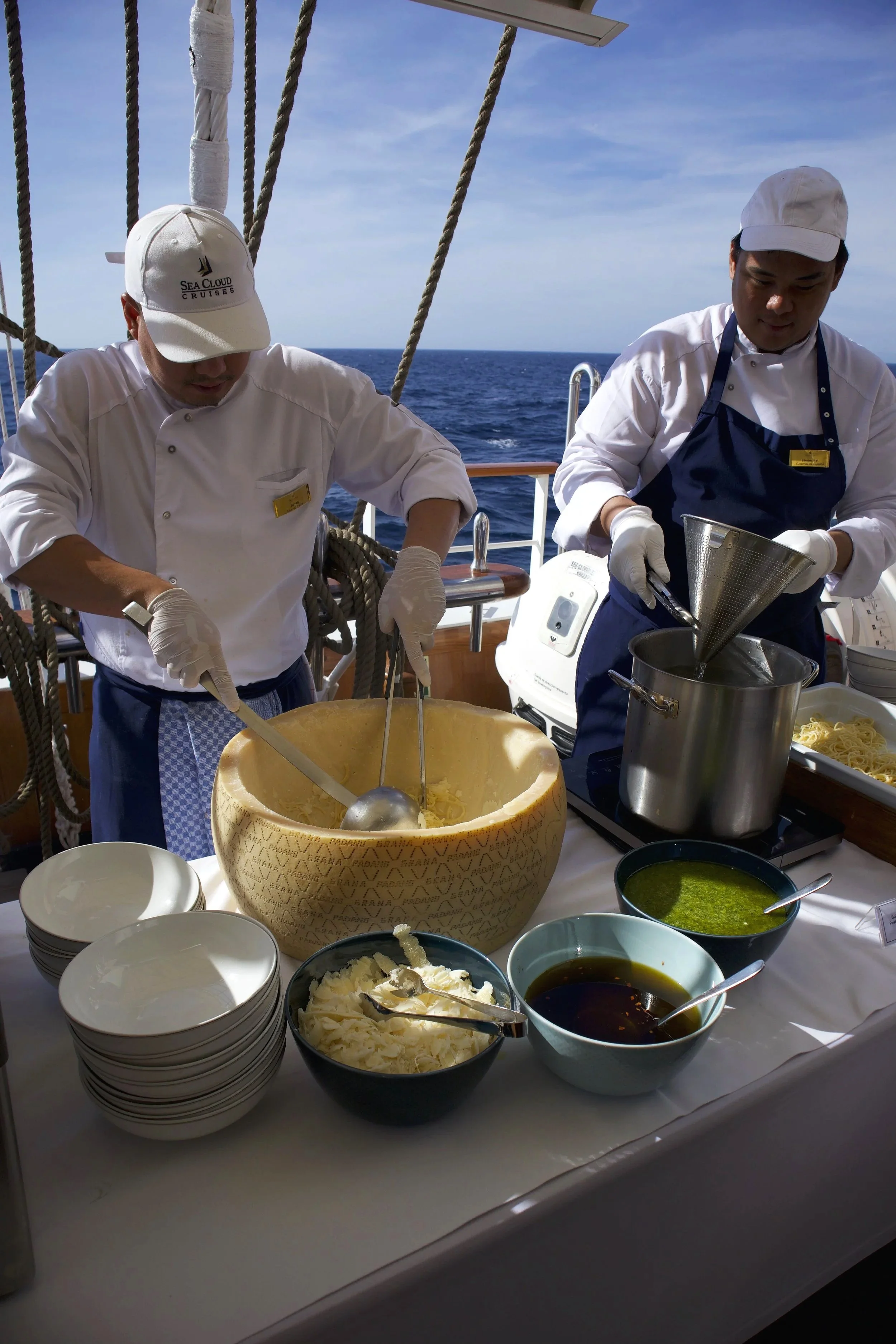 Frische Pasta wird auf dem Lido Deck zubereitet