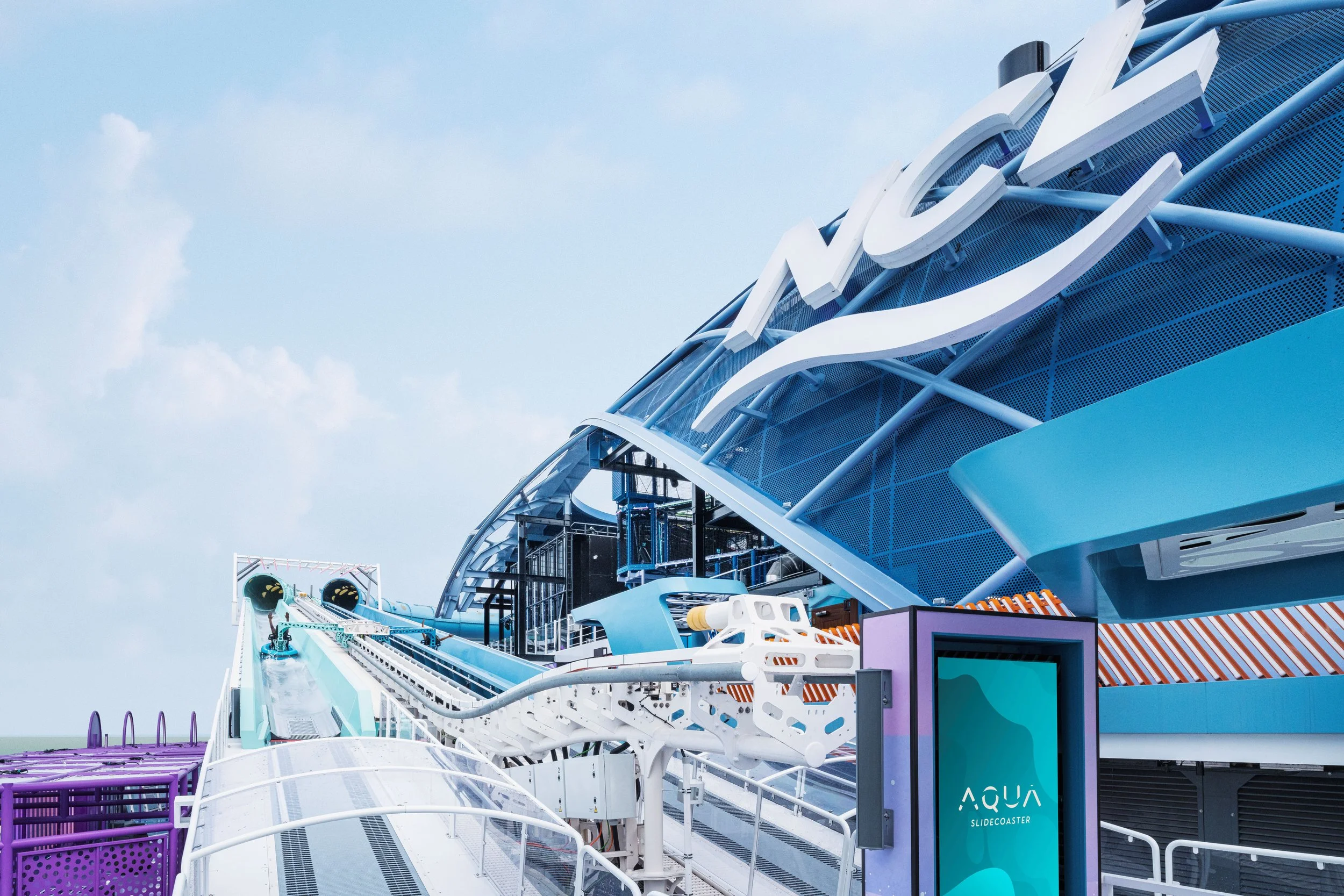 aquaslidecoaster_norwegianluna.jpg