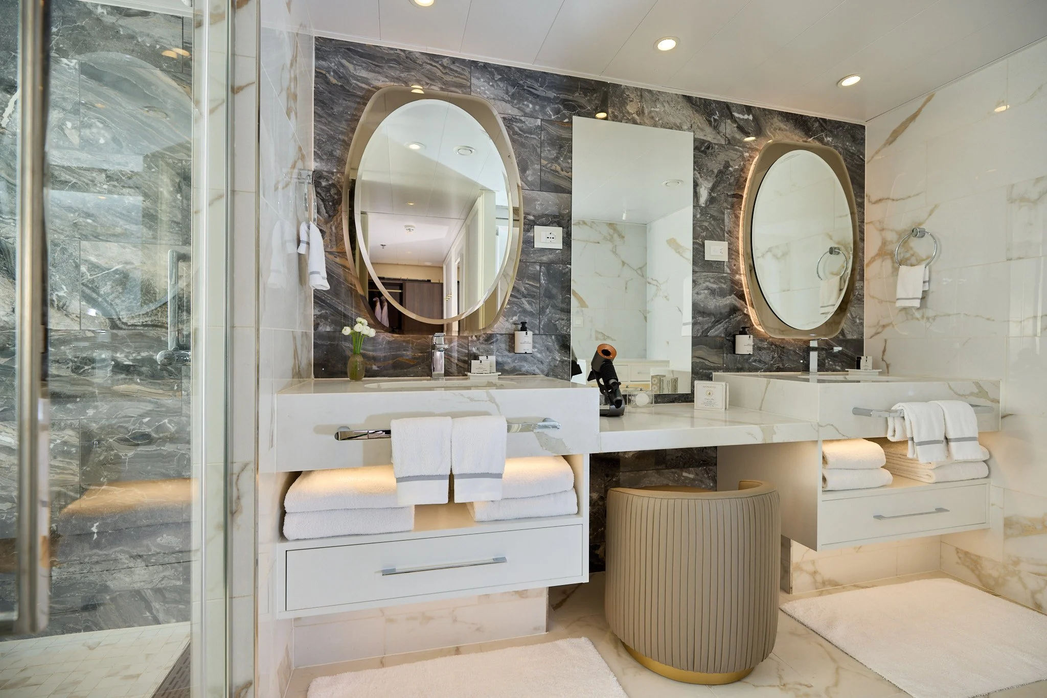 RSSC_VOYAGER_ARCHITECTURE_SIGNATURE_SUITE_1100_BATHROM_0206_H.jpg