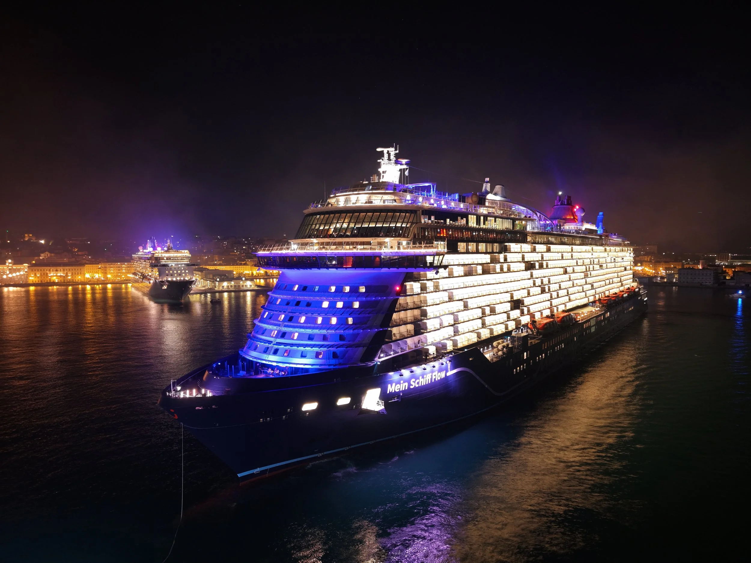 Die Mein Schiff Flow wurde in Begleitung ihrer Schwester Mein Schiff 4 in Triest getauft