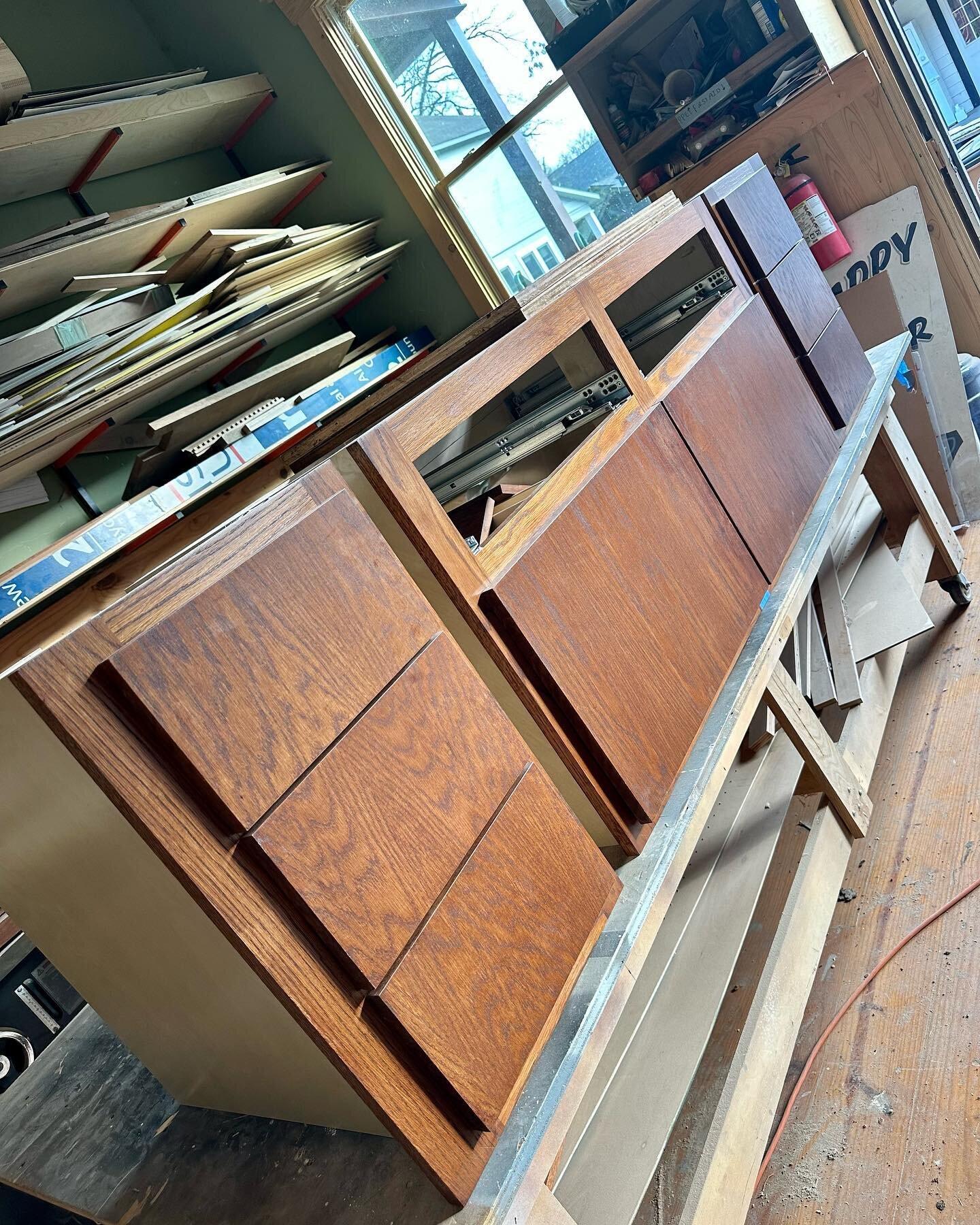 These white oak slab style bathroom cabinets with @generalfinishes hickory stain are finished up and ready to get loaded in the van for installation!

#craftsmanstyle #craftsman #whiteoak #builder #cabinets #bathroomcabinet #stain #stainedwood #hydep