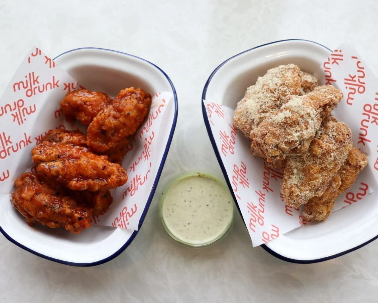 Start the week off on a good note by diving into a dozen wings 🤤 Crispy, saucy and finger lickin' gooood!