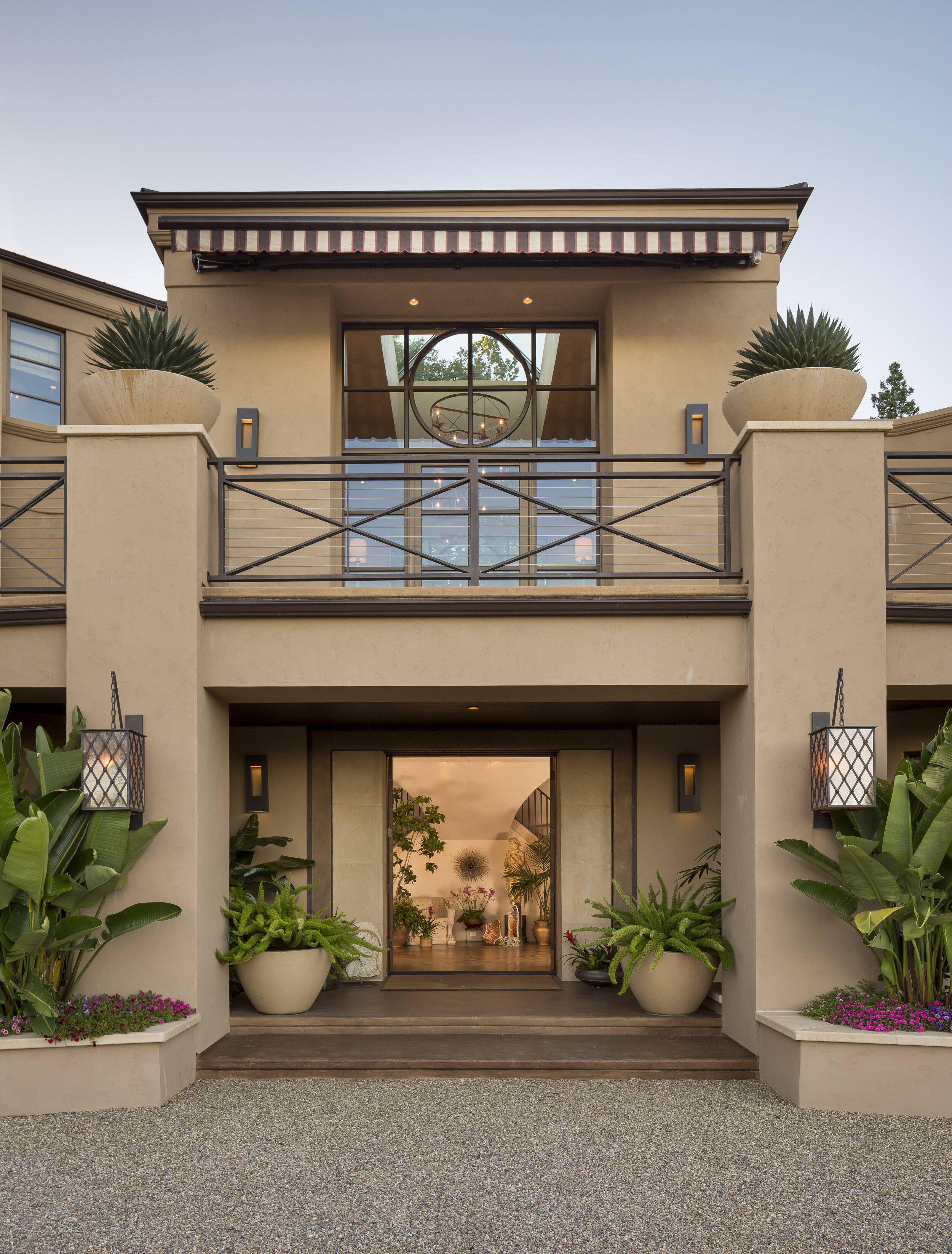 Ext_Facade_Entry_4698.jpg