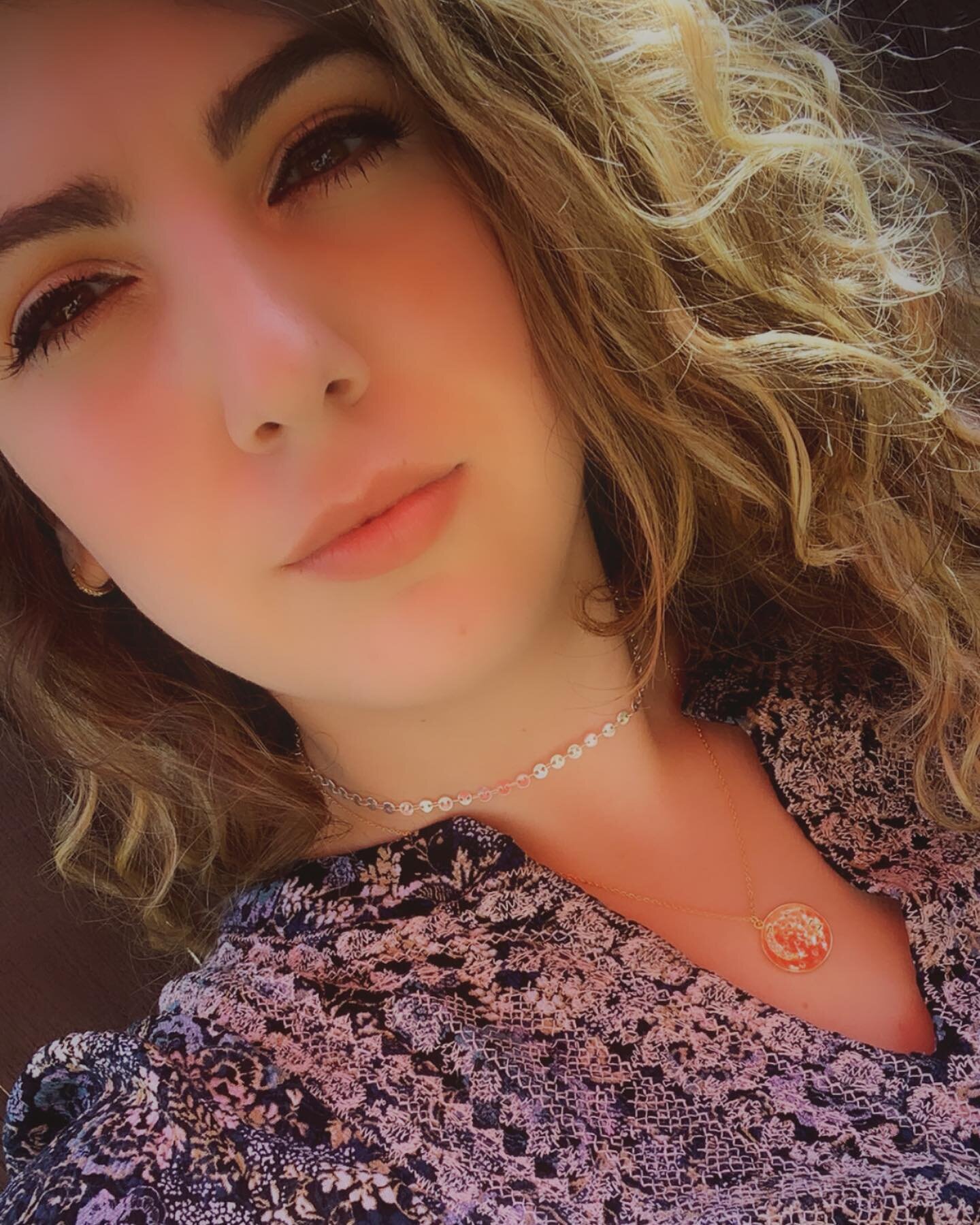 I love trying new things when it comes to jewelry and I&rsquo;m loving the look of mixed metals! Here I am wearing the Essential choker in Silver and the gold &ldquo;Love You to the Moon and Back&rdquo; necklace. How do you feel about mixed metal col