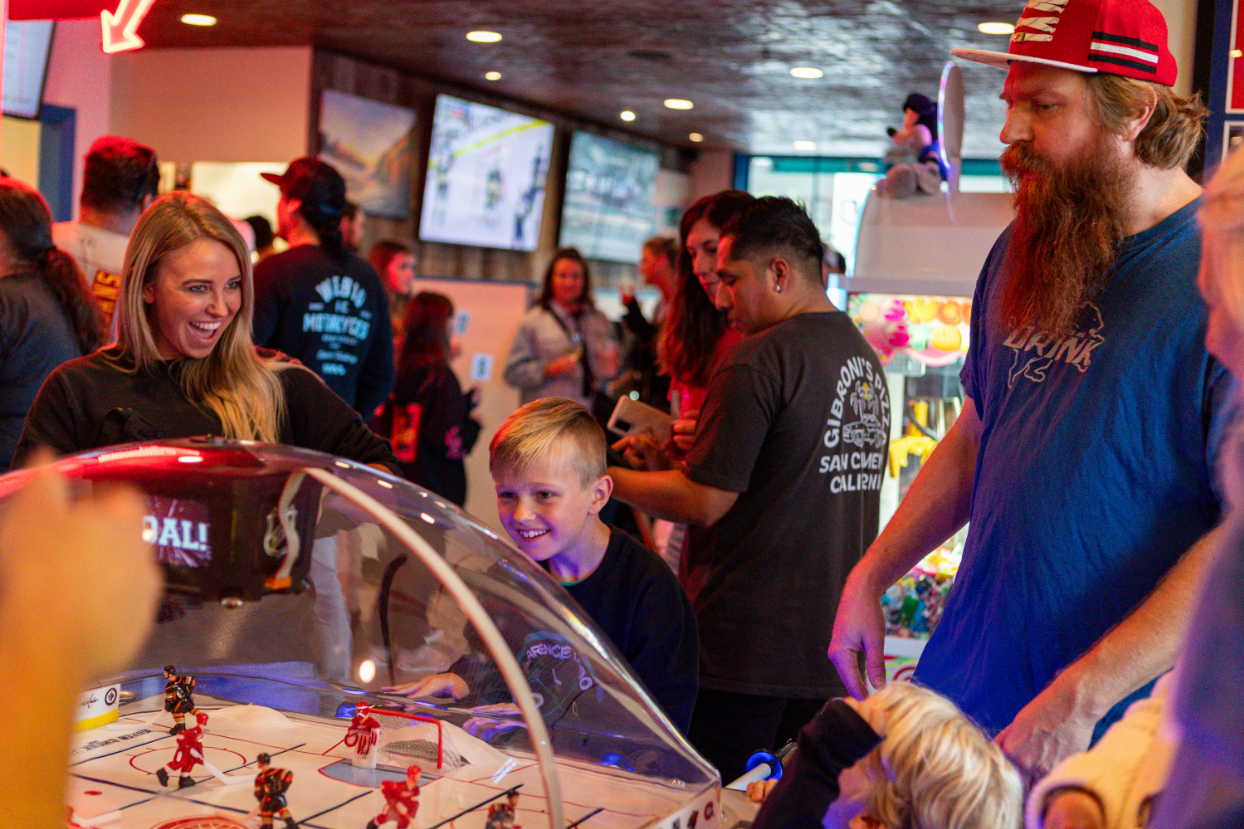 Gibroni's Pizza - Bubble Hockey