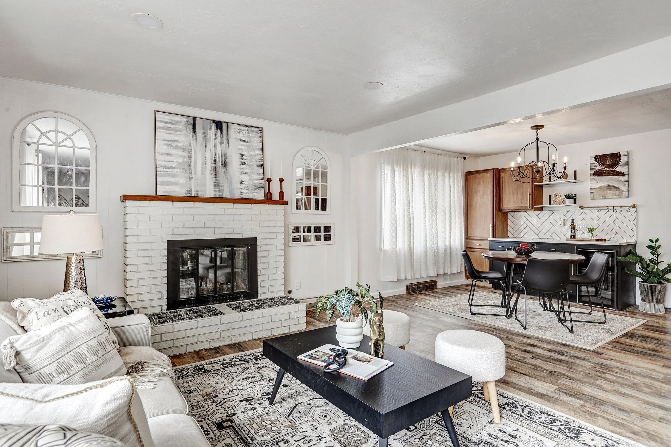 1412 Alvarado Drive NE-Living Area