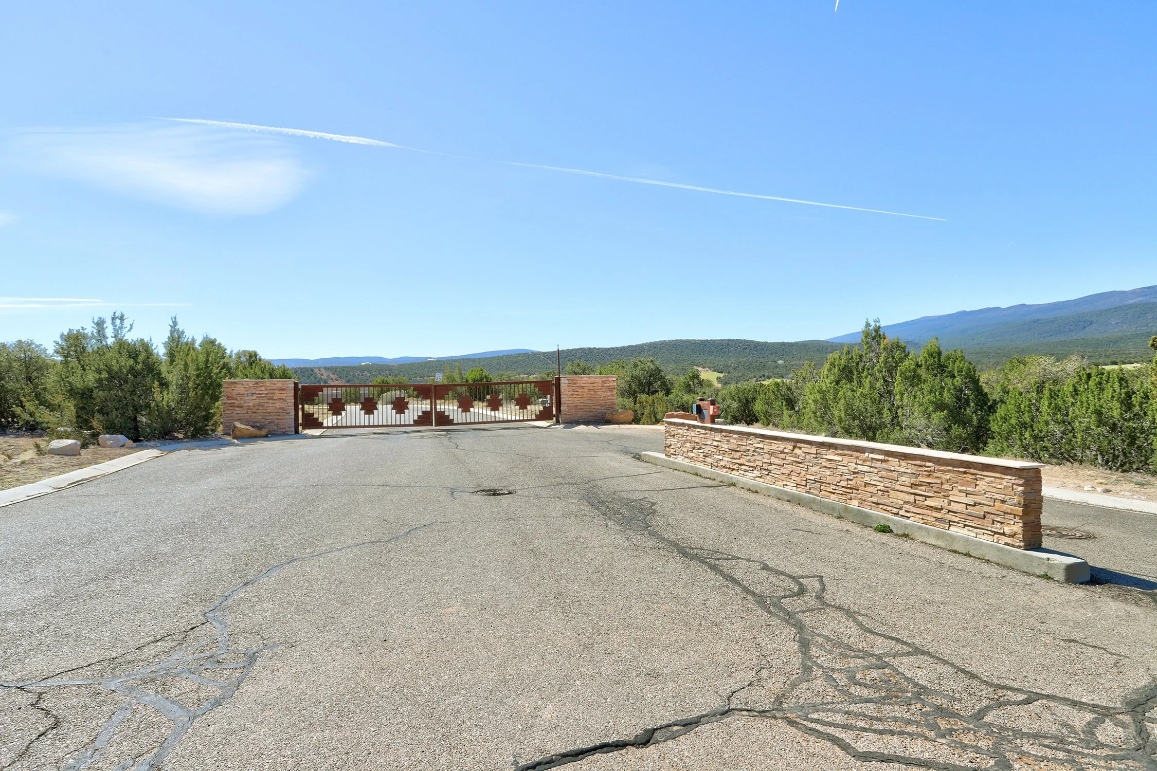 2 Broken Arrow Place-Gated Community