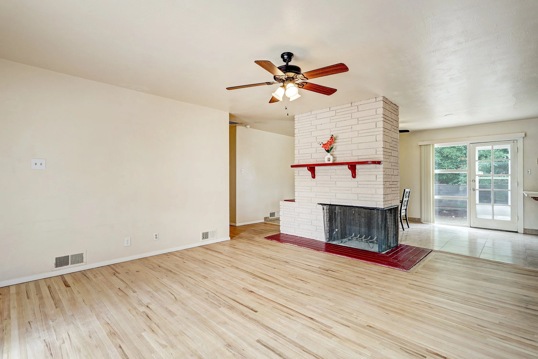 1317 Parsifal Street NE-Living Area