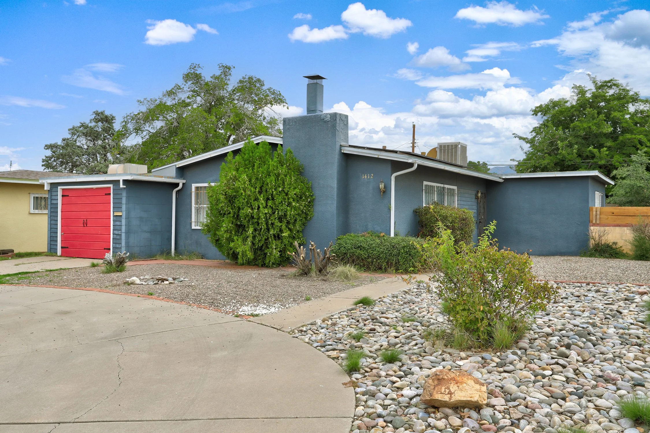 1412 Alvarado Drive NE-Exterior