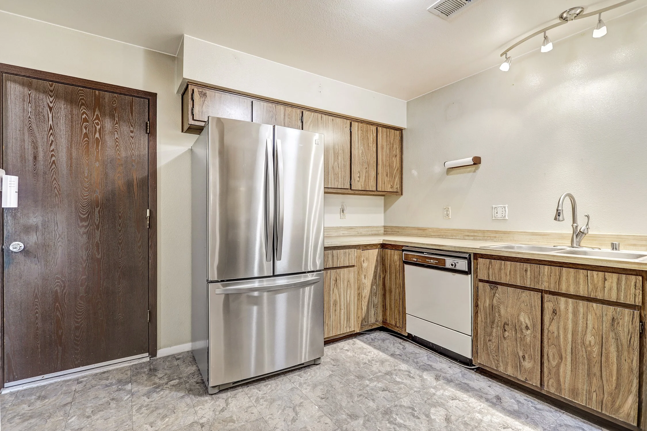 780 Stallion Road SE-Kitchen