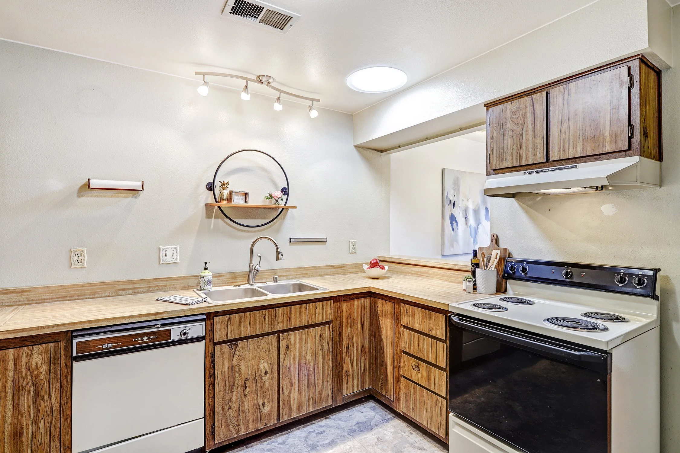 780 Stallion Road SE-Kitchen