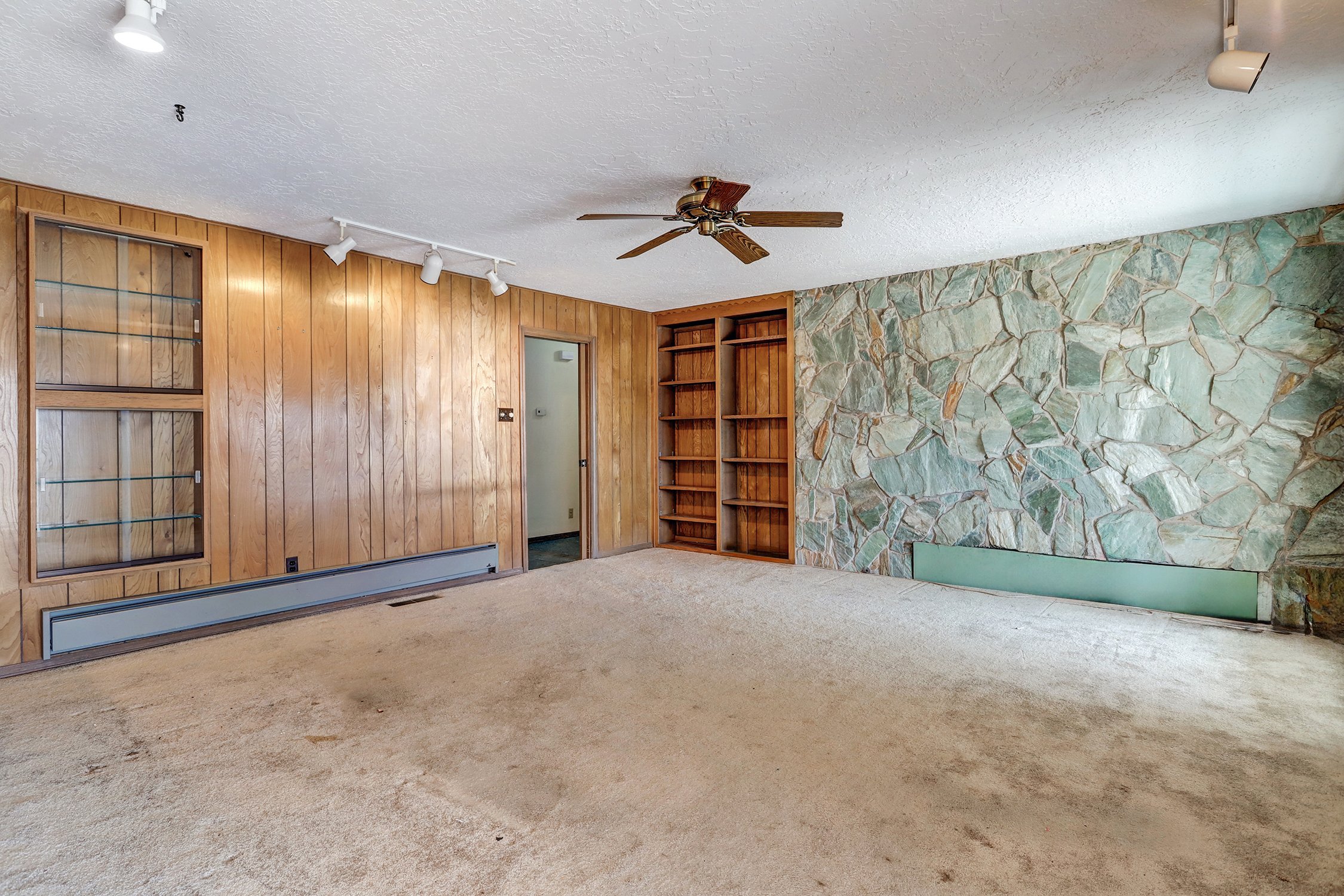 7716 Northridge Ave NE-Living Area