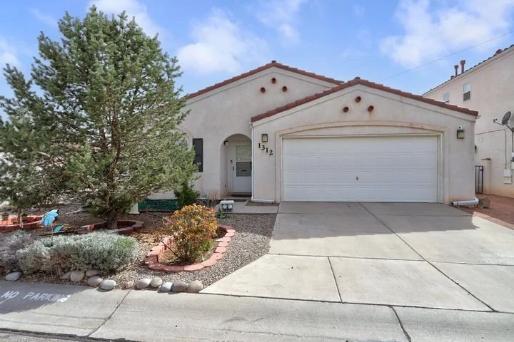One Story White House Albuquerque, New Mexico