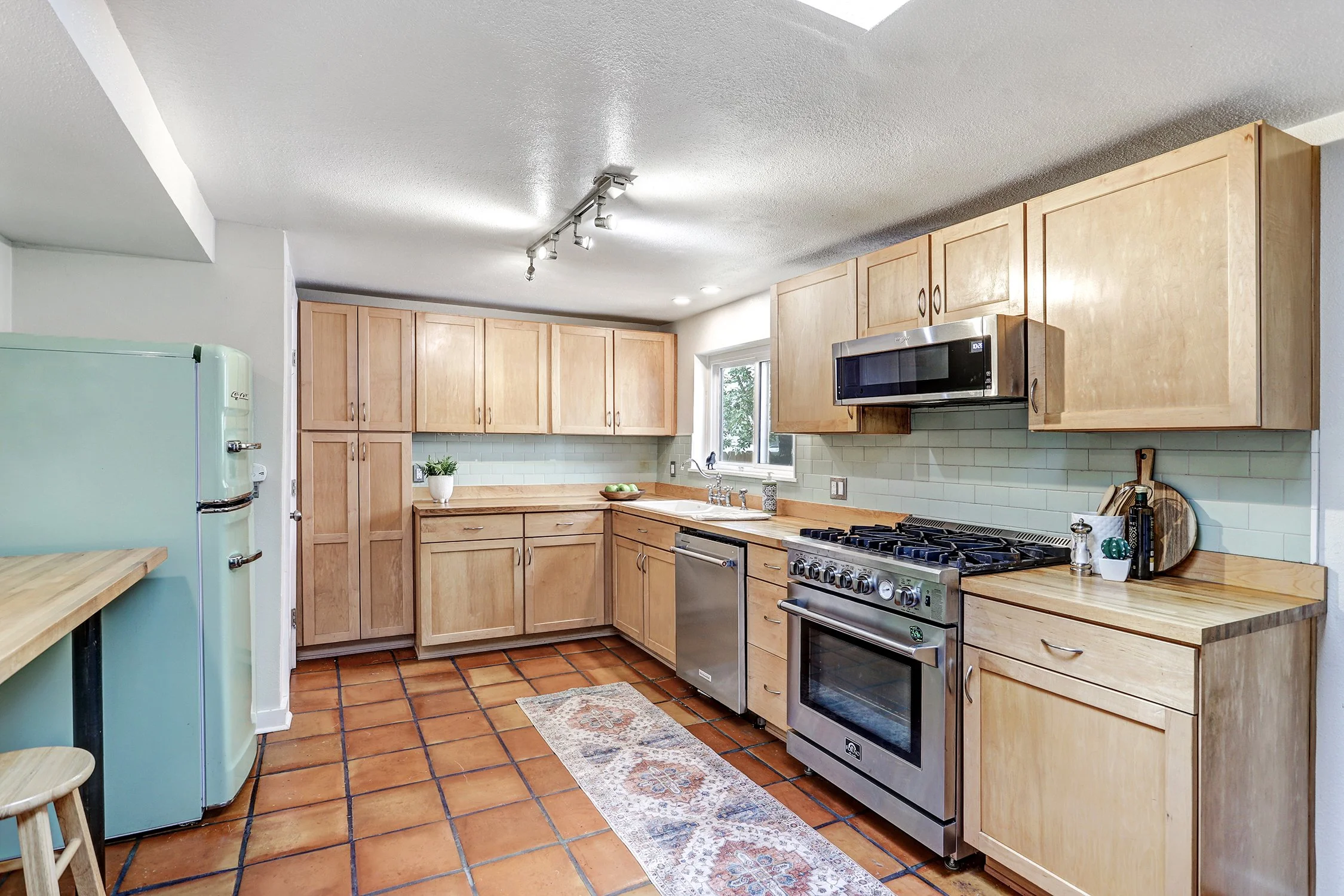 615 Edith Boulevard SE-Kitchen