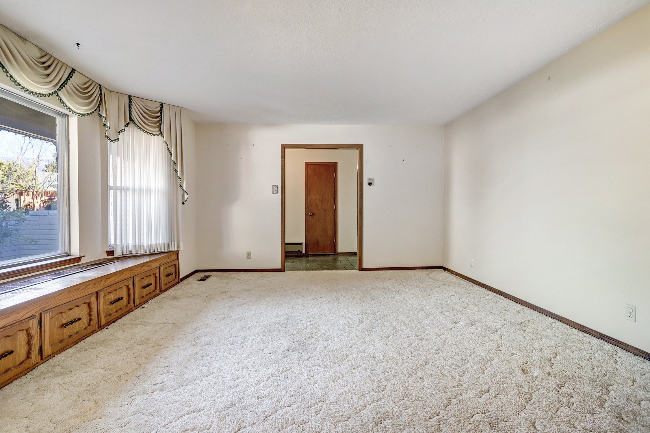 7716 Northridge Ave NE-Living Area