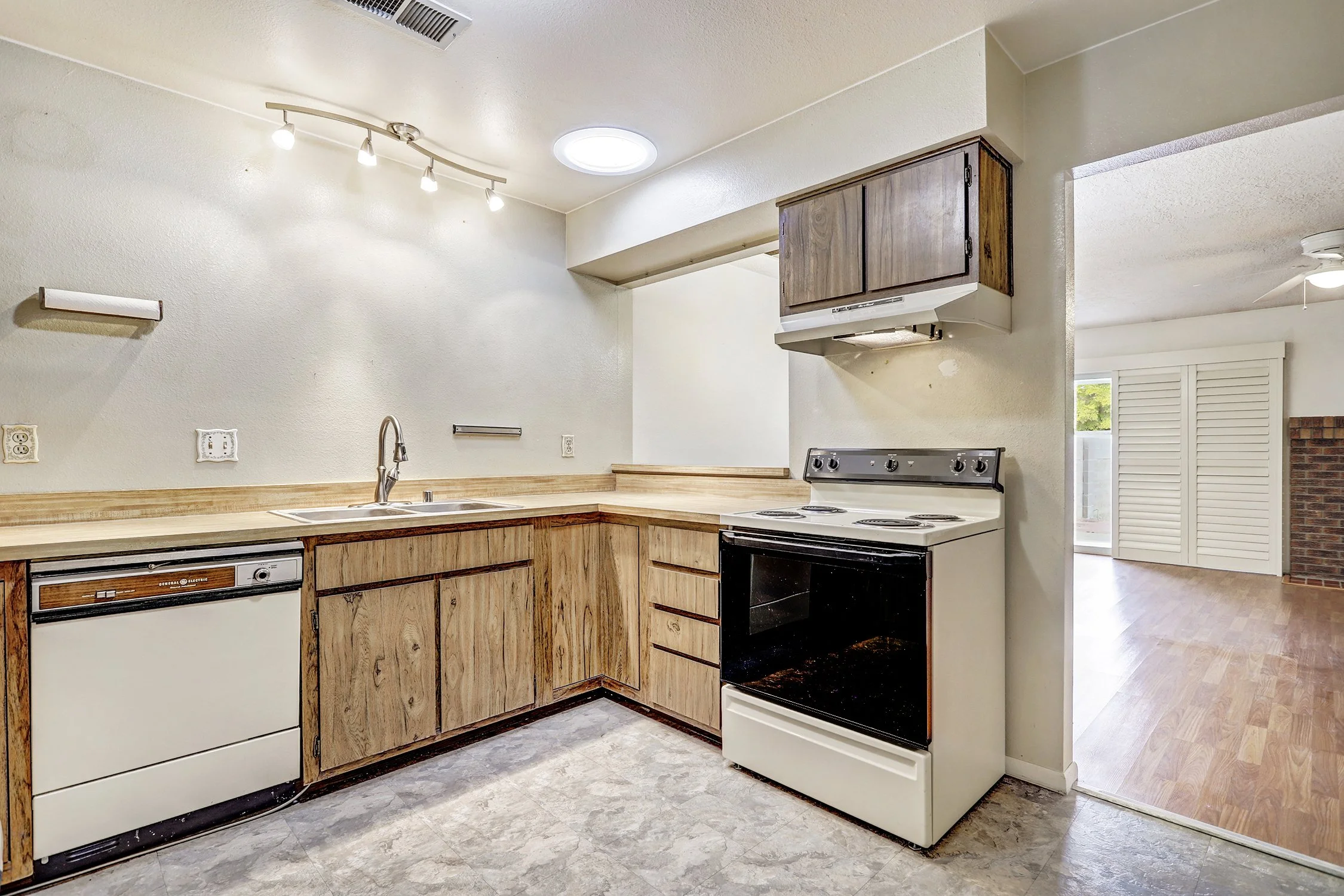 780 Stallion Road SE-Kitchen