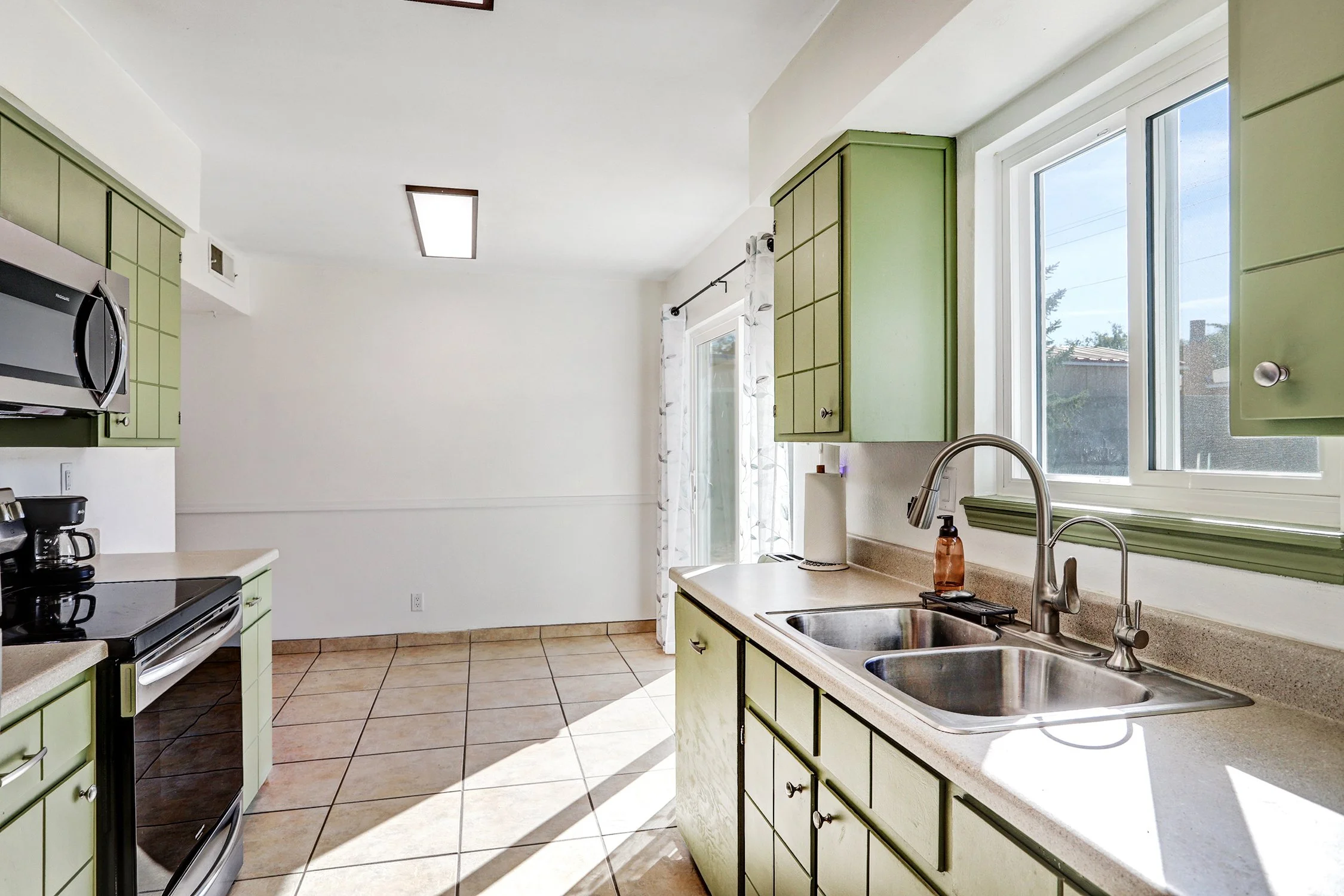 11904 Brentwood Hills Blvd NE-Kitchen