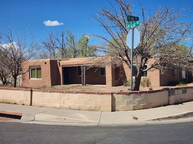 One Story Brown Corner Lot House Albuquerque, New Mexico