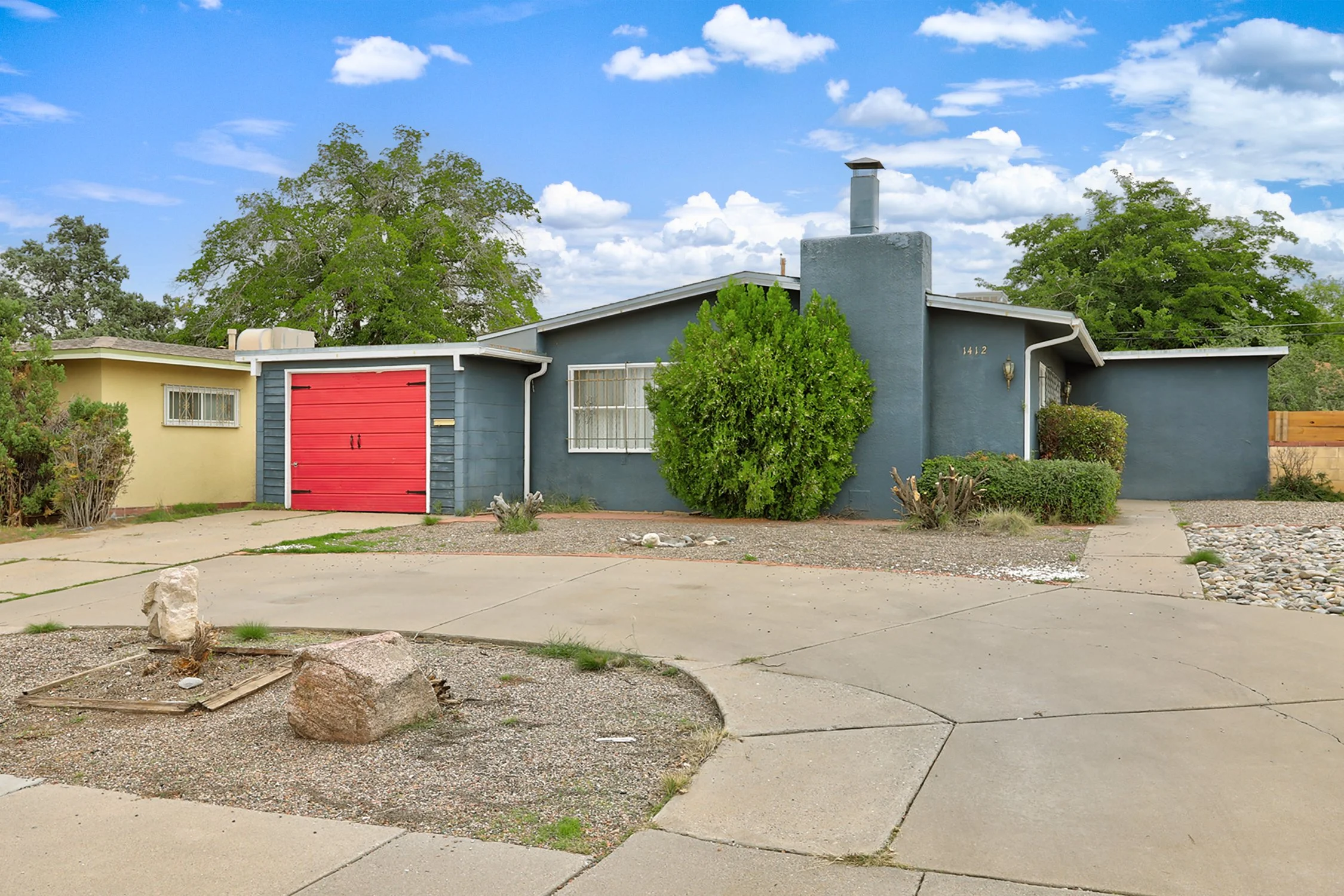 1412 Alvarado Drive NE-Exterior