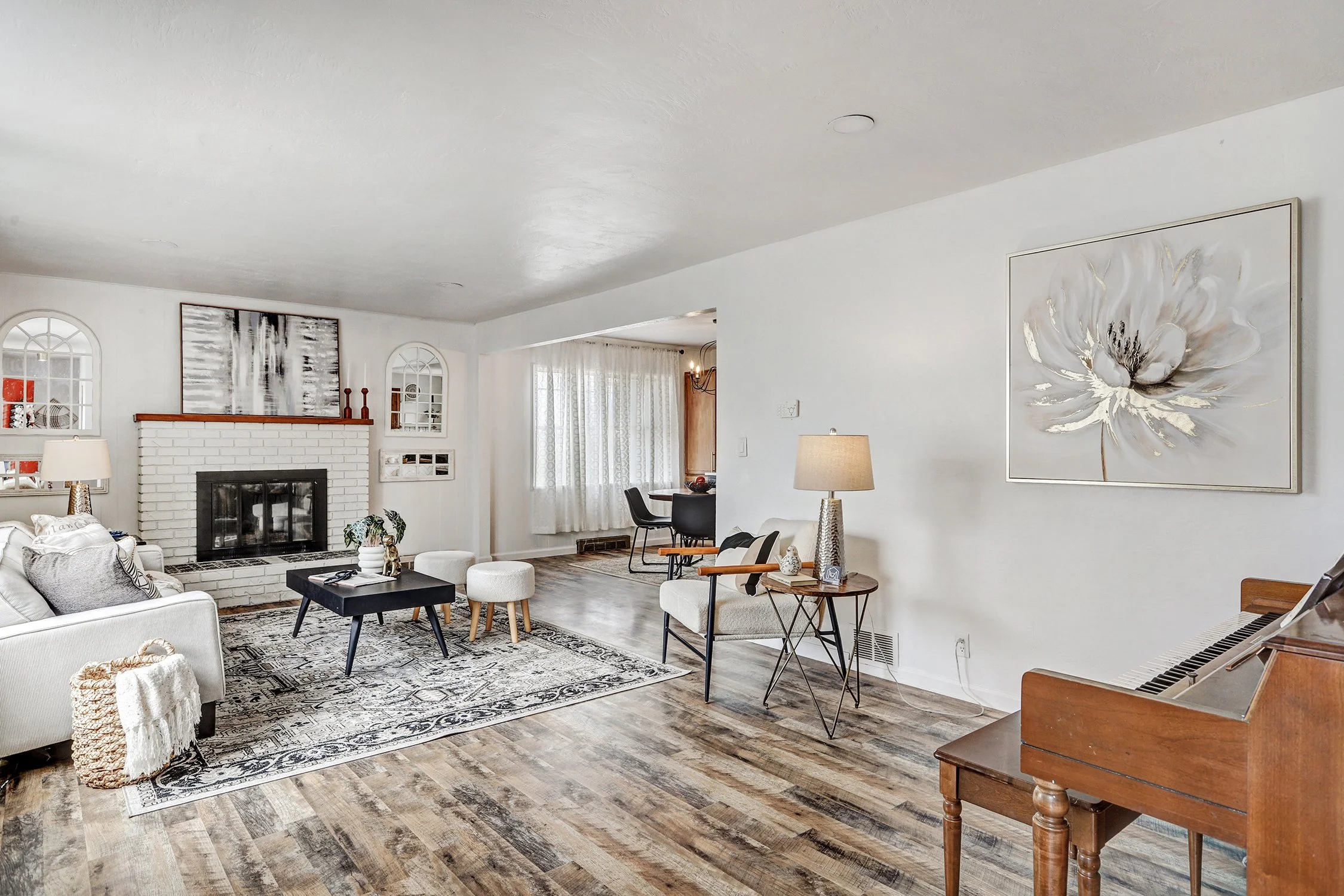 1412 Alvarado Drive NE-Living Area