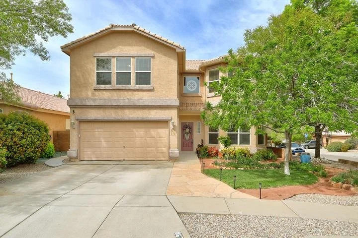 Two Story 5 Bed Home in Albuquerque, New Mexico