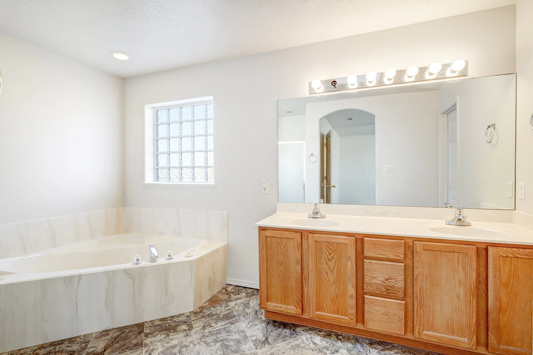 813 Frederico Blvd-Bath