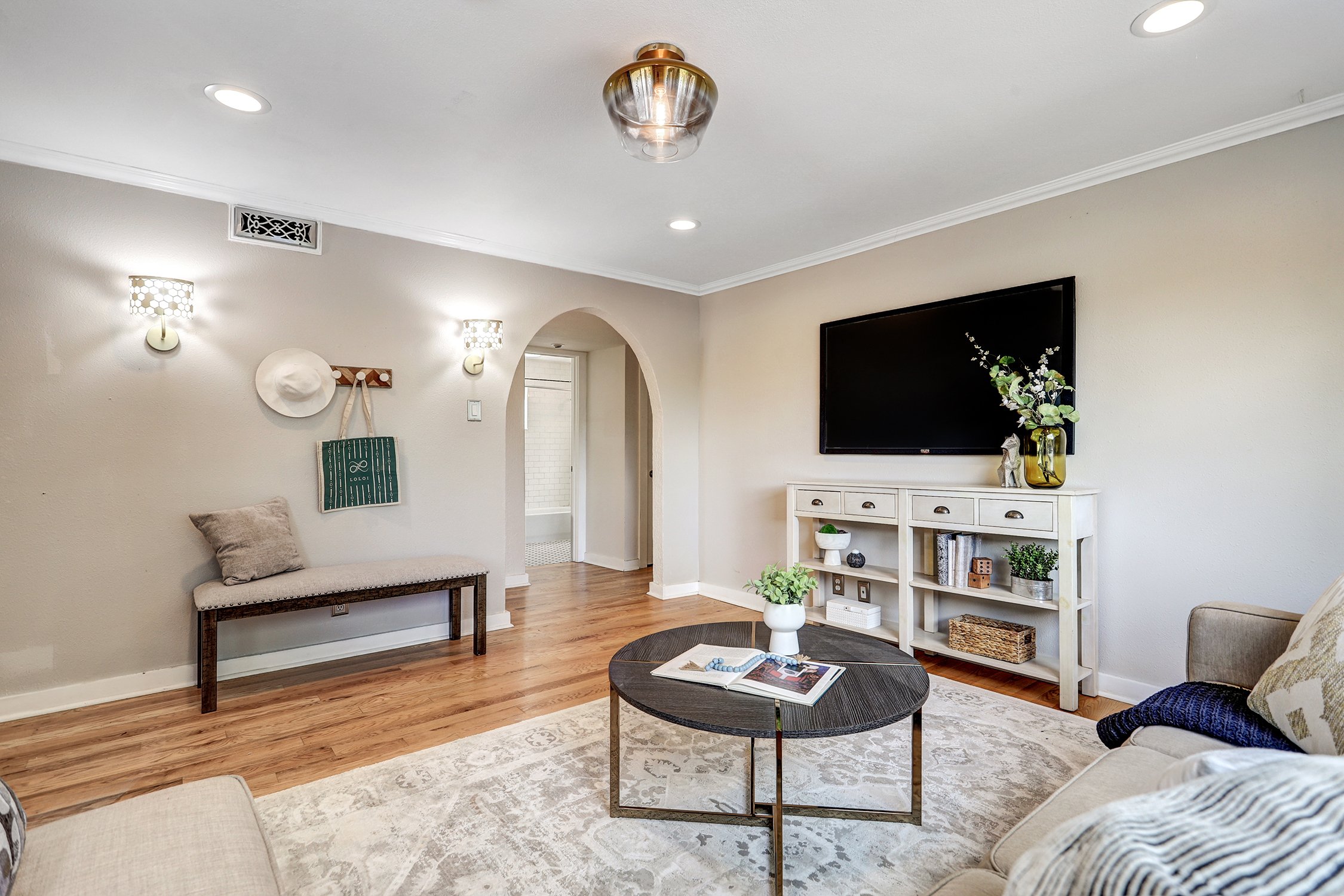 615 Edith Boulevard SE-Living Area