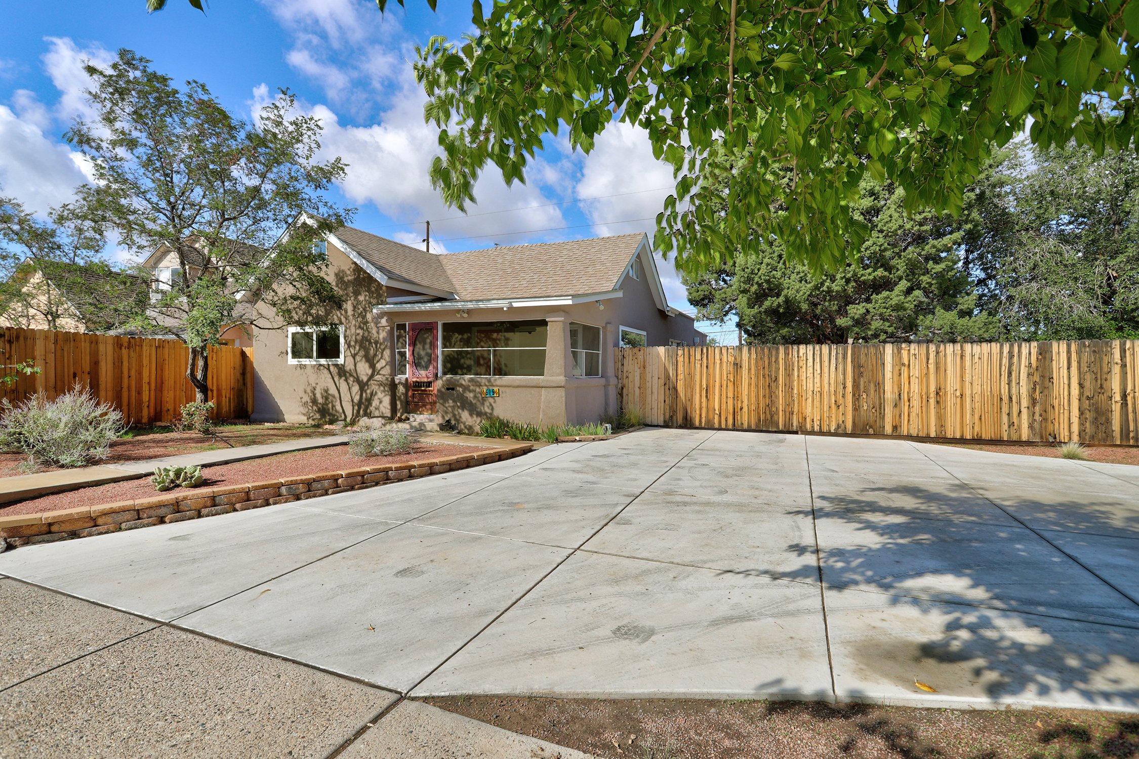 615 Edith Boulevard SE-Exterior