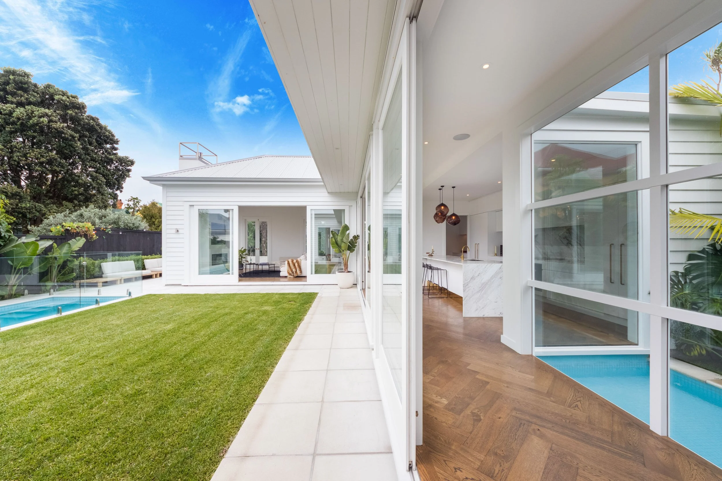 Fixed-Price Quotes vs Charge-Up Contracts: Which Is Better for Your Renovation?