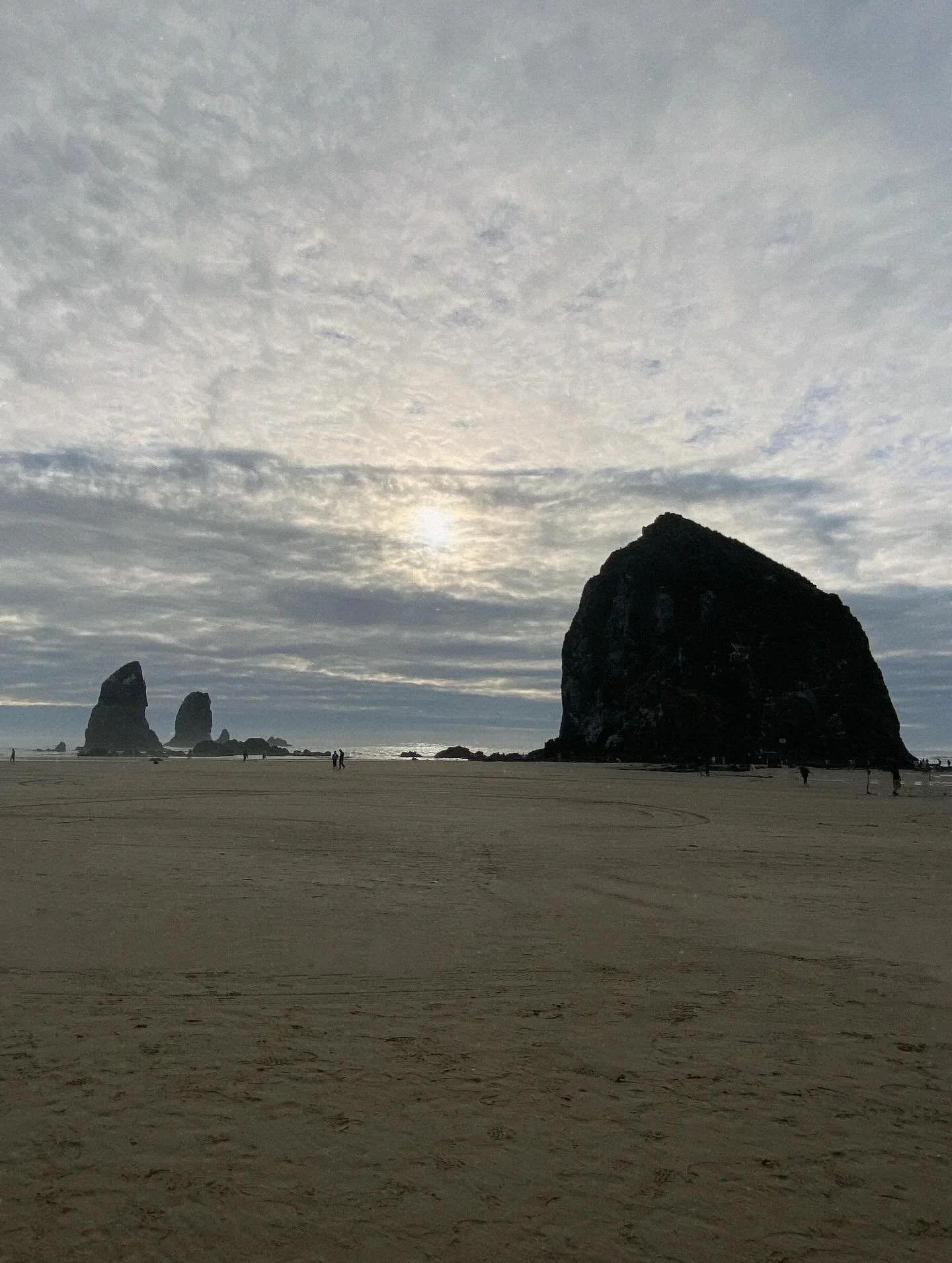&ldquo;Hey, you guys !&rdquo; It&rsquo;s The Goonies rocks!! My sister and I loved this movie when we were kids. 

Who&rsquo;s ready for the sequel? It&rsquo;s in the works! 🙋&zwj;♀️ #thegoonies #canonbeach