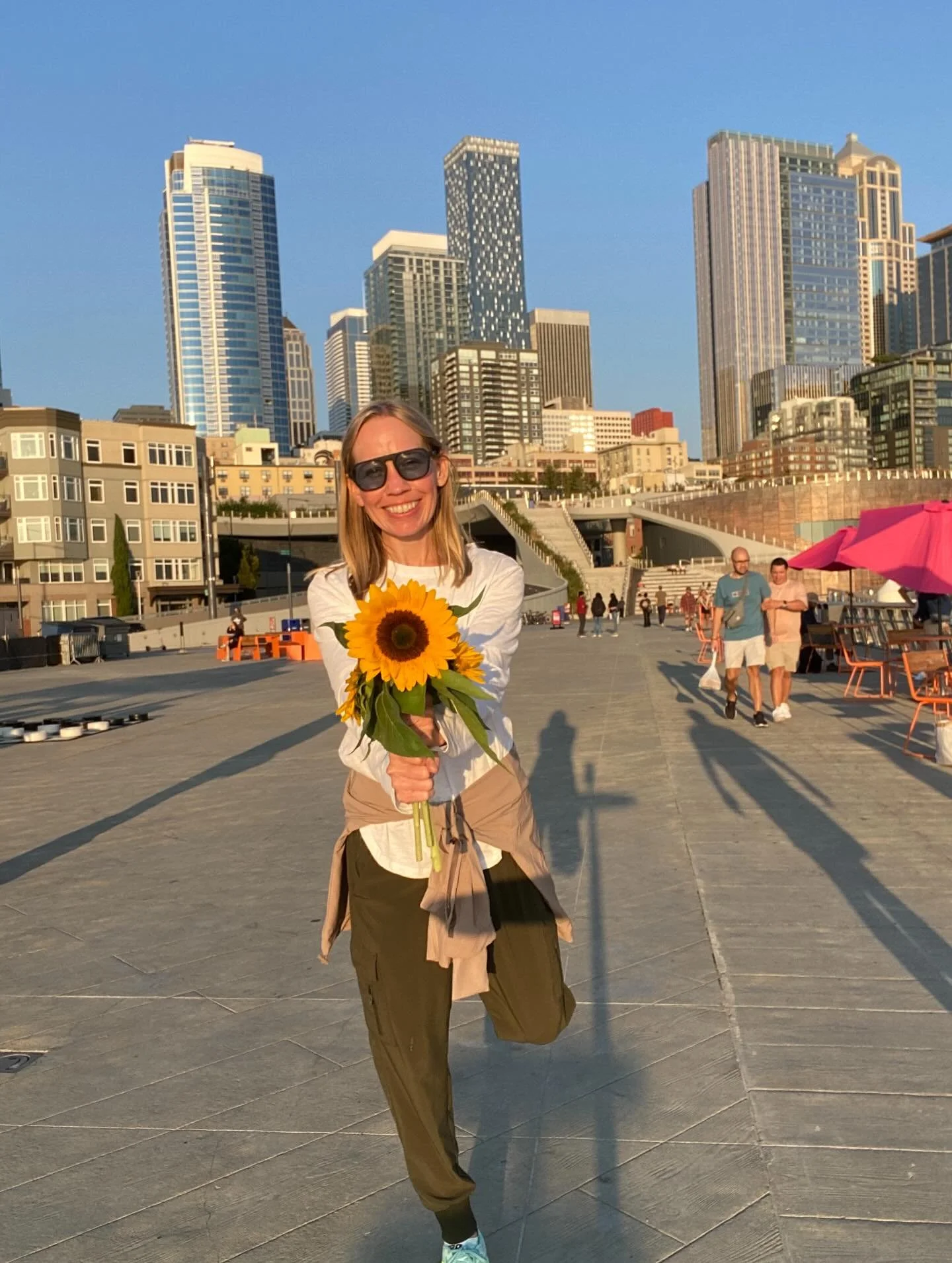Sunflowers are one of my favorites. How did Seattleites know? 🌻🌻🌻

While exploring the town, three awesome ladies asked if I wanted their flowers with no strings attached. It was such a sweet gesture and made me smile. Later, I paid it forward by 