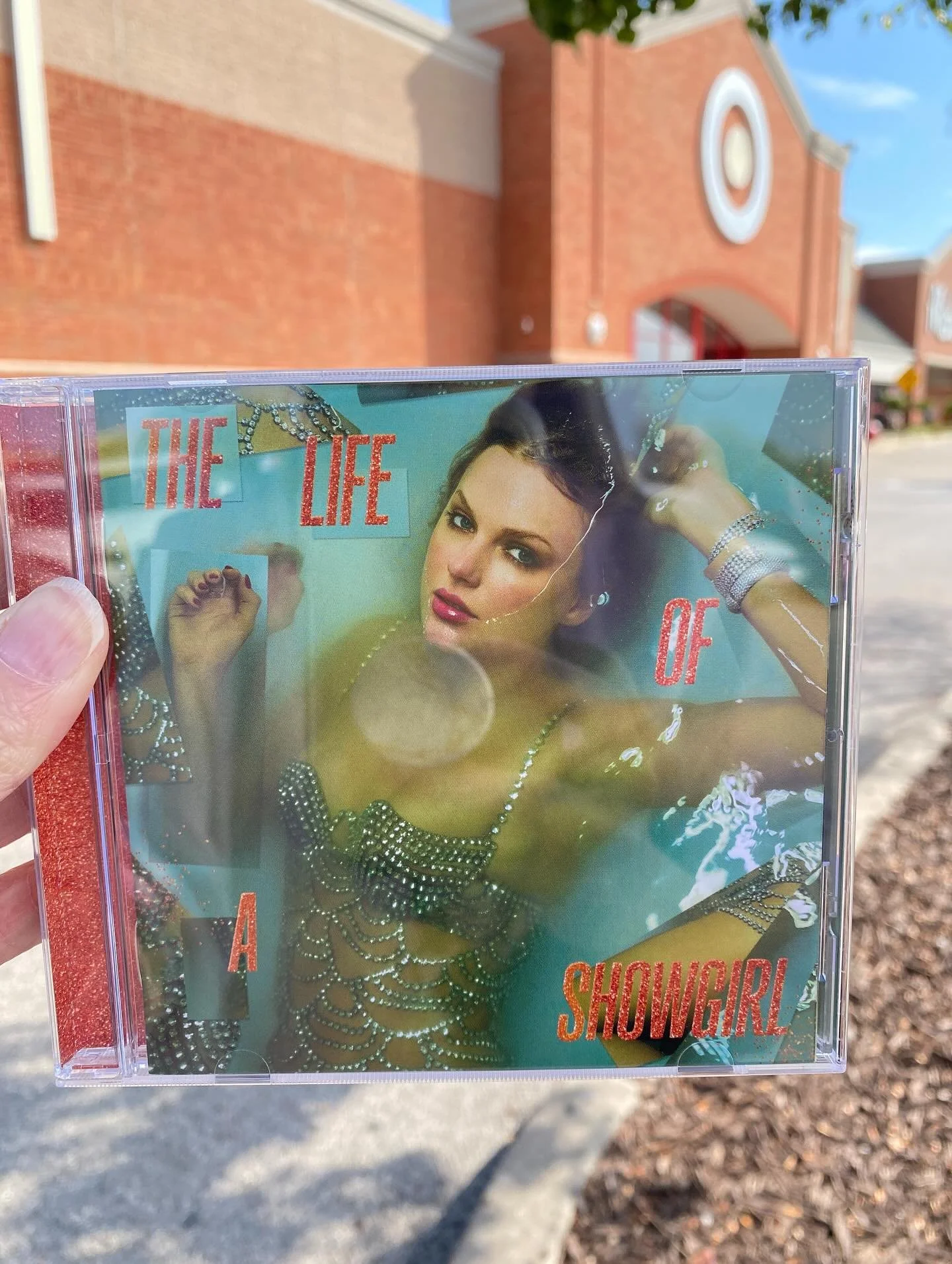 I did a thing.
#taylorswift #thelifeofashowgirl