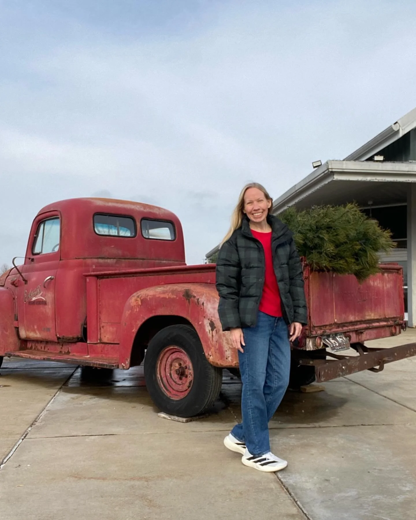 Helping Santa deliver some last minute gifts in his Jalopy sleigh&hellip; Merry Christmas to you and your loved ones!! 💚❤️🎄🎅🏻