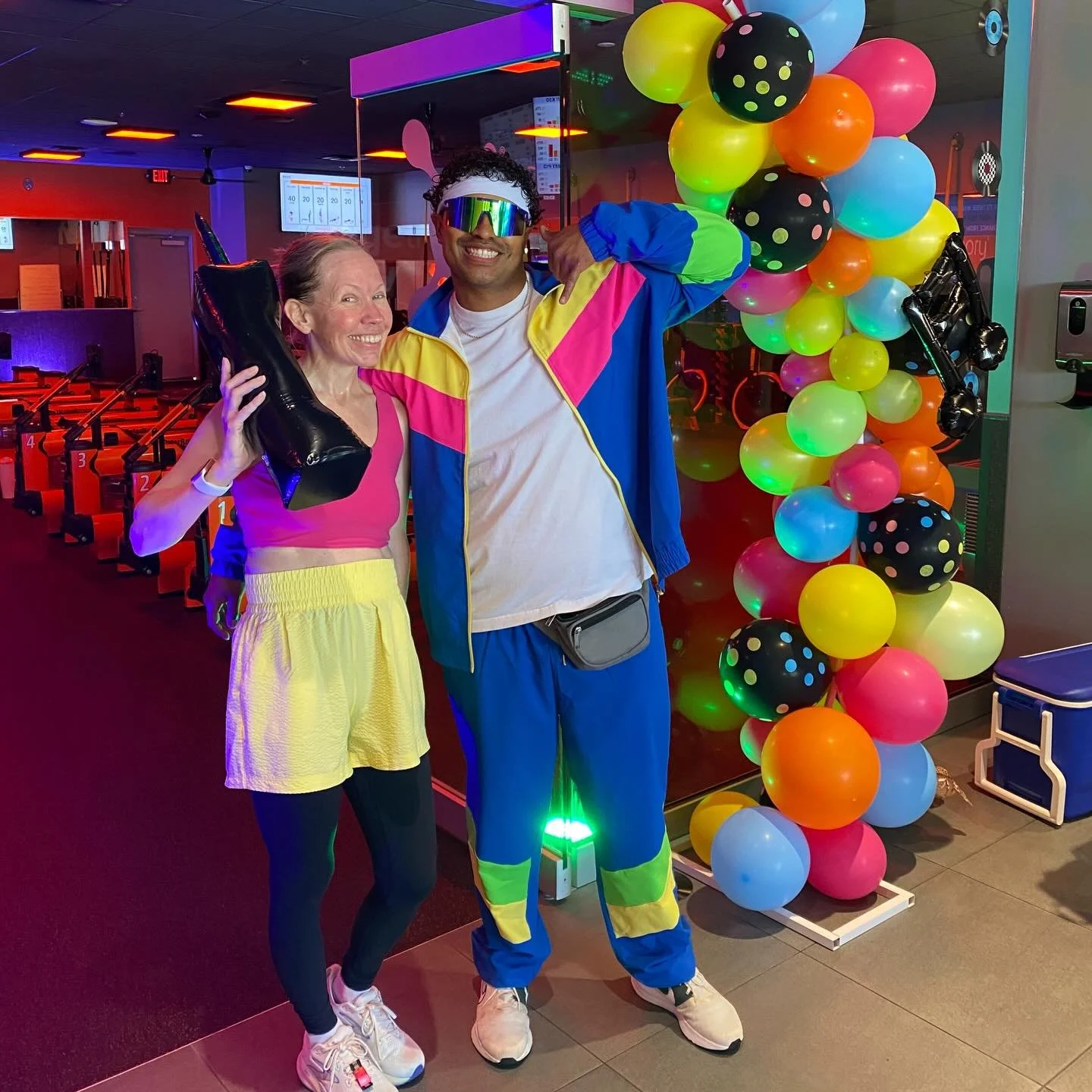 The 80s and 90s called. They wanna bring back &ldquo;rad&rdquo; neon fashion (and a few other dope things). 😉
Scroll ➡️

P.S. Thanks to all the awesome coaches for the cheers and fun vibes at my first OTF DriTri today! Can&rsquo;t wait to go BACK TO