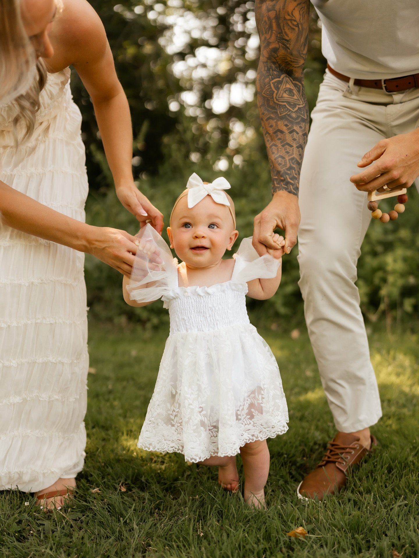 It&rsquo;s that time! 🌼 Head over to the link in my bio to book your ✨ Family Photo Session ✨ this spring or summer! Mini sessions and full sessions available 📸 

#rochesternyfamilyphotographer #familyphotoshoot #rochesterplaybook #rochesternyphoto