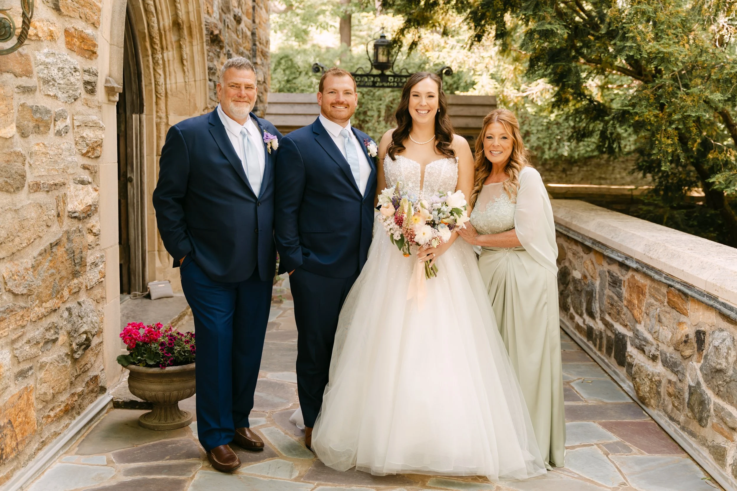MansionatKeukaLakeNYSWedding_Long-09319.jpg
