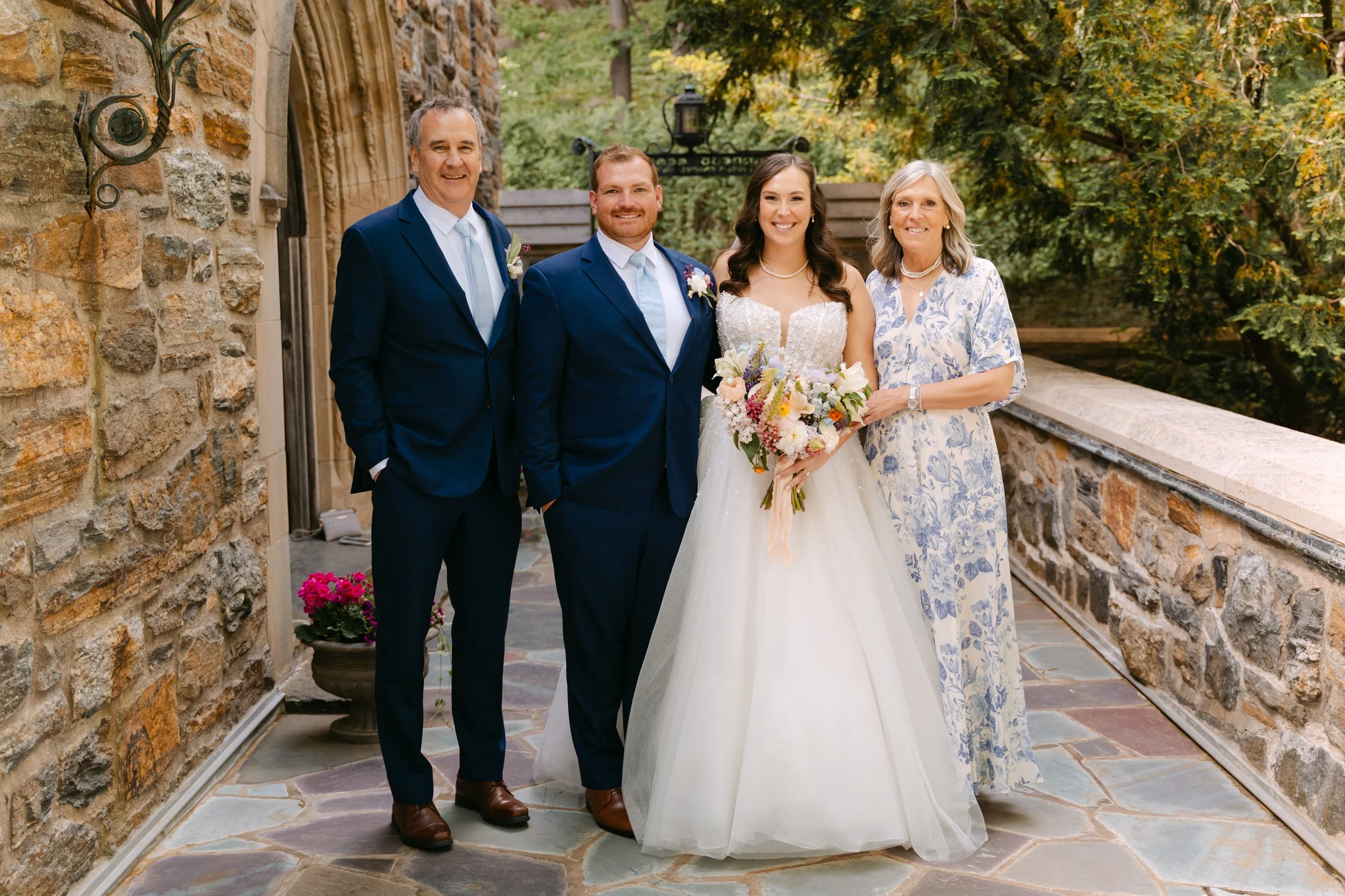 MansionatKeukaLakeNYSWedding_Long-09144.jpg