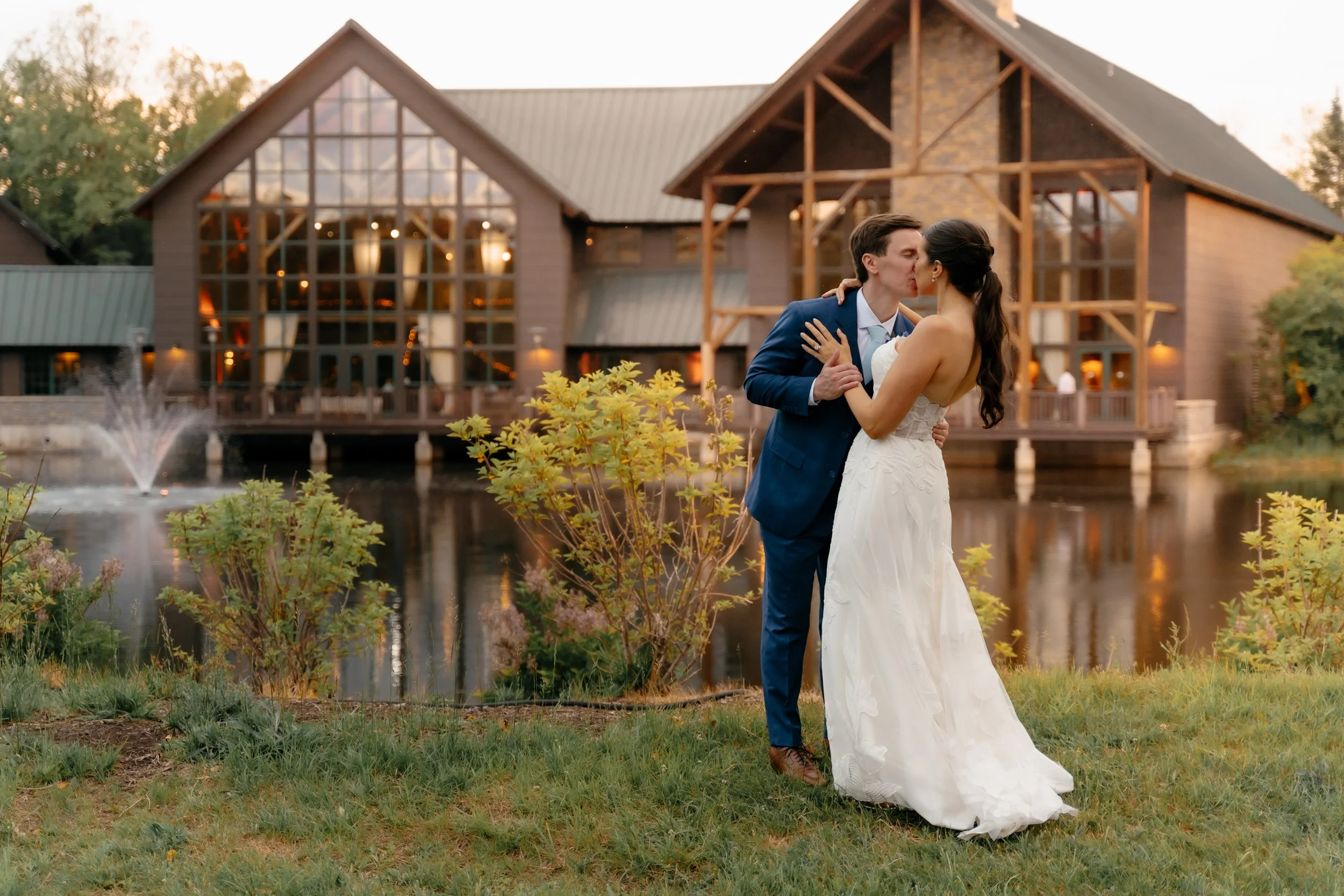 ZimmermanWedding_TheLodgeSkaneatelesNY-1616.jpg