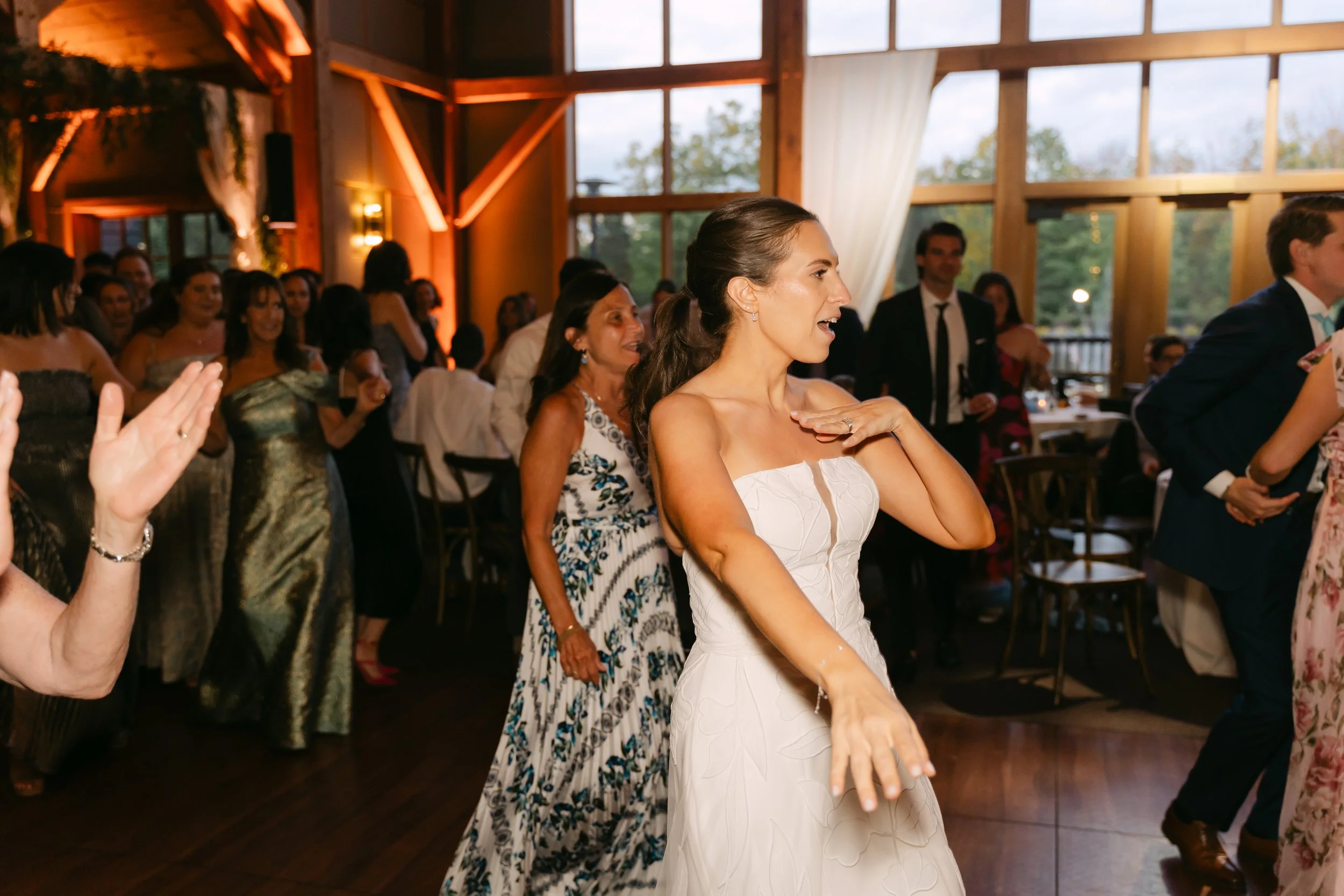 ZimmermanWedding_TheLodgeSkaneatelesNY-1809.jpg