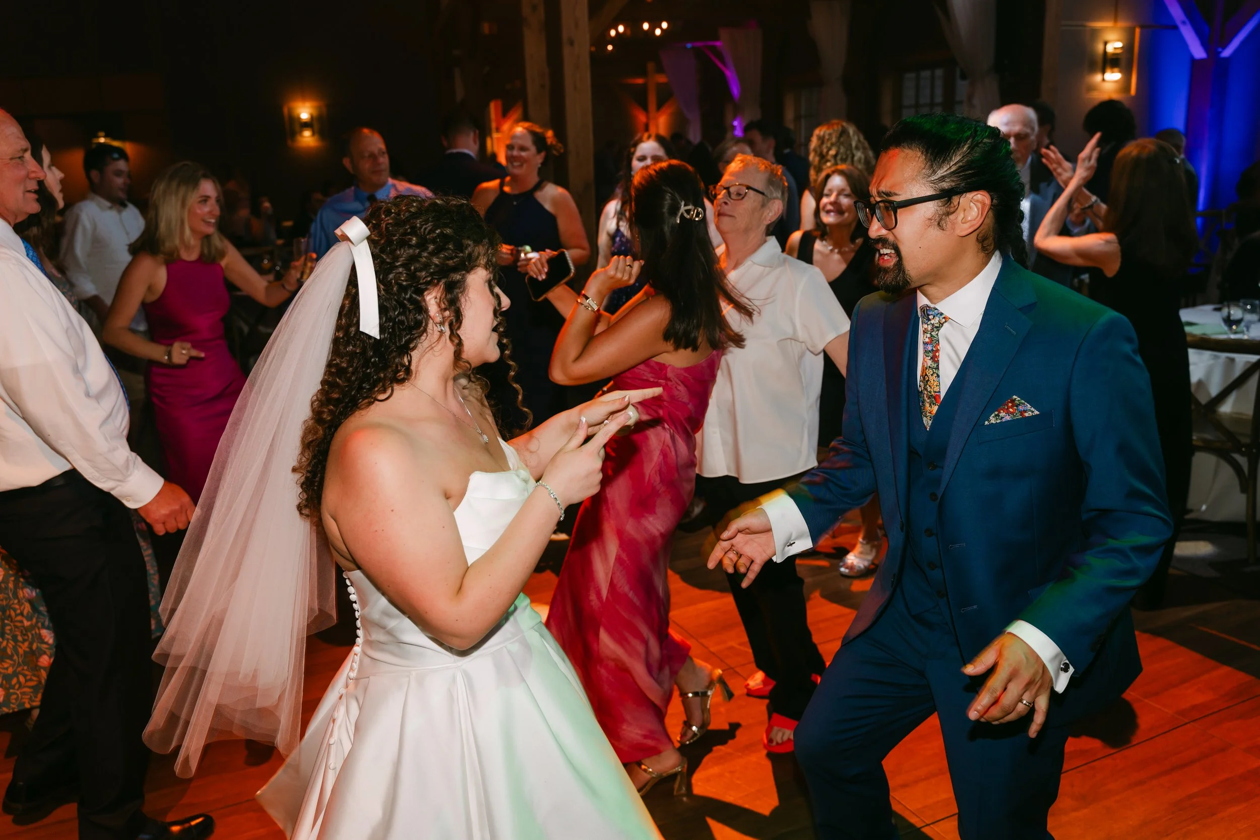 TheLodgeSkaneateles_R+CWedding-08069.jpg