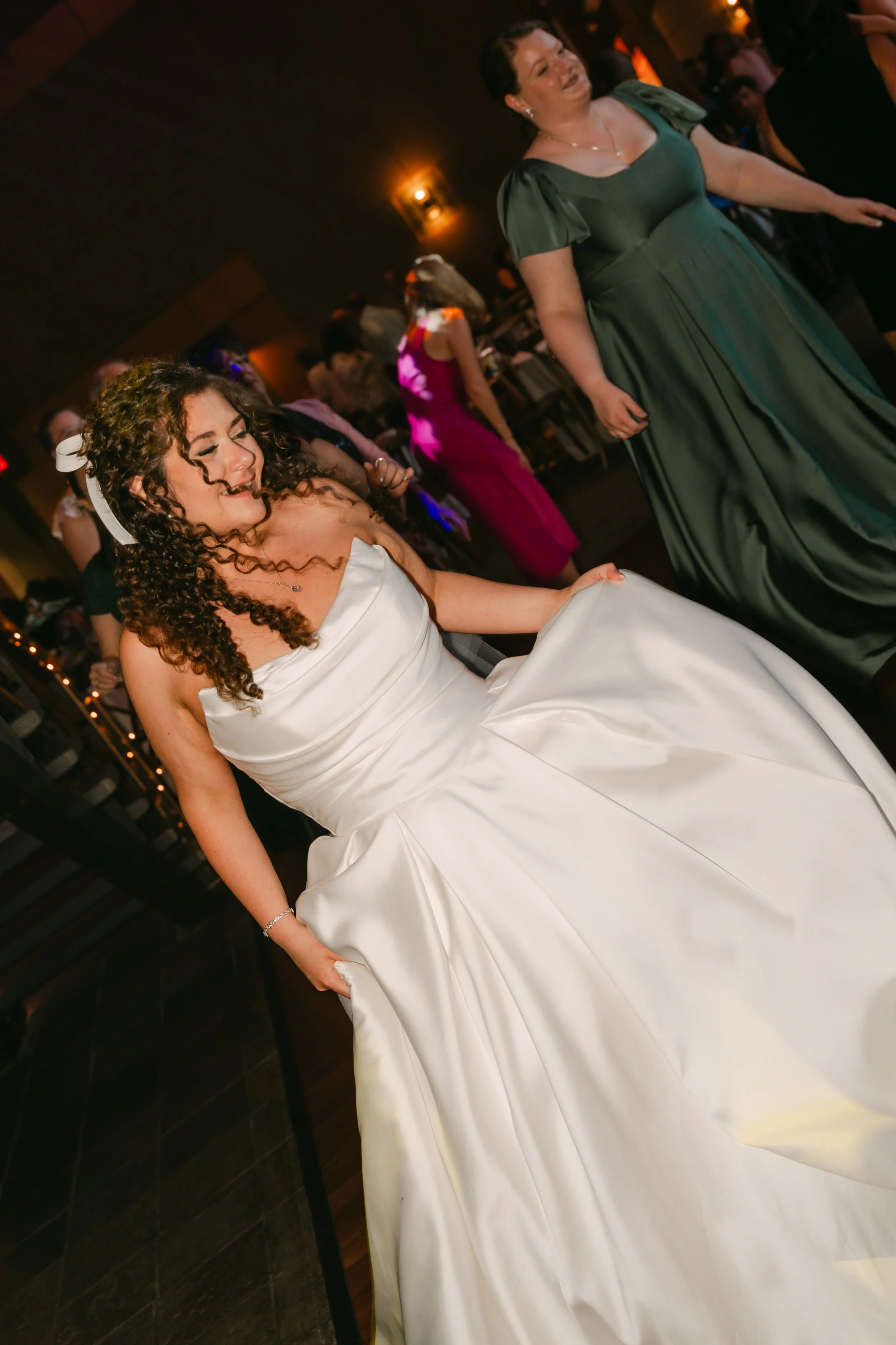 TheLodgeSkaneateles_R+CWedding-07932.jpg