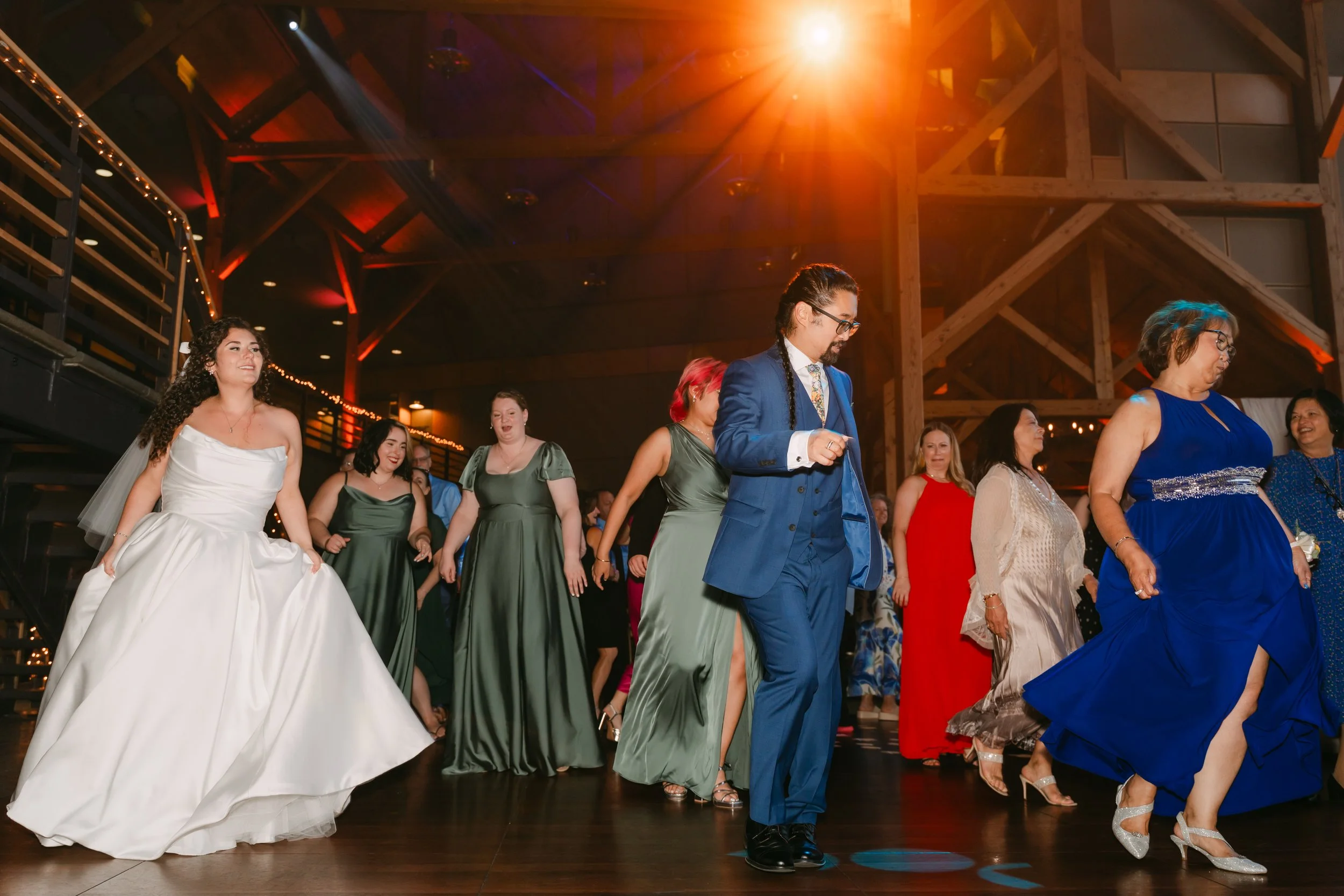TheLodgeSkaneateles_R+CWedding-07880.jpg