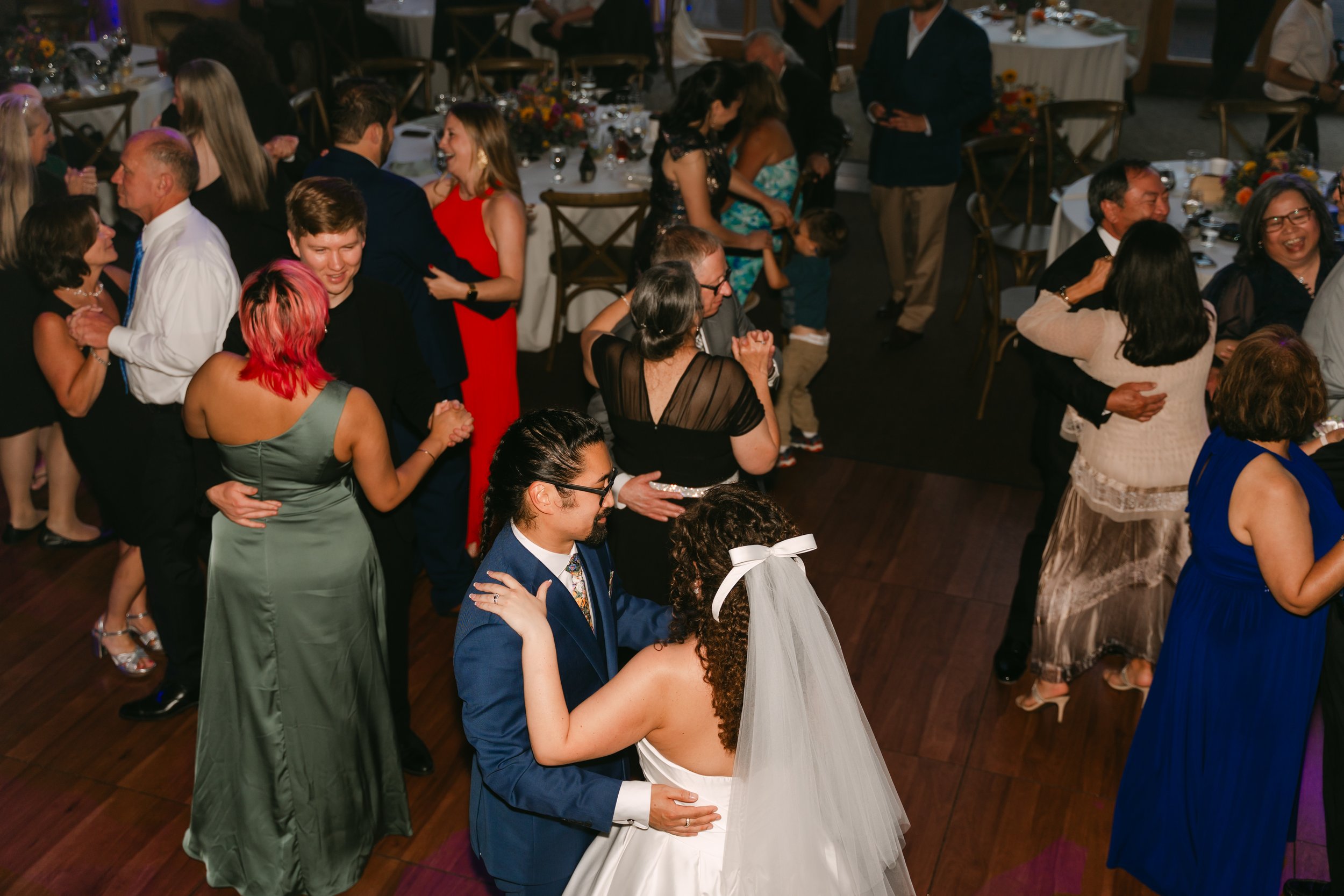TheLodgeSkaneateles_R+CWedding-07673.jpg
