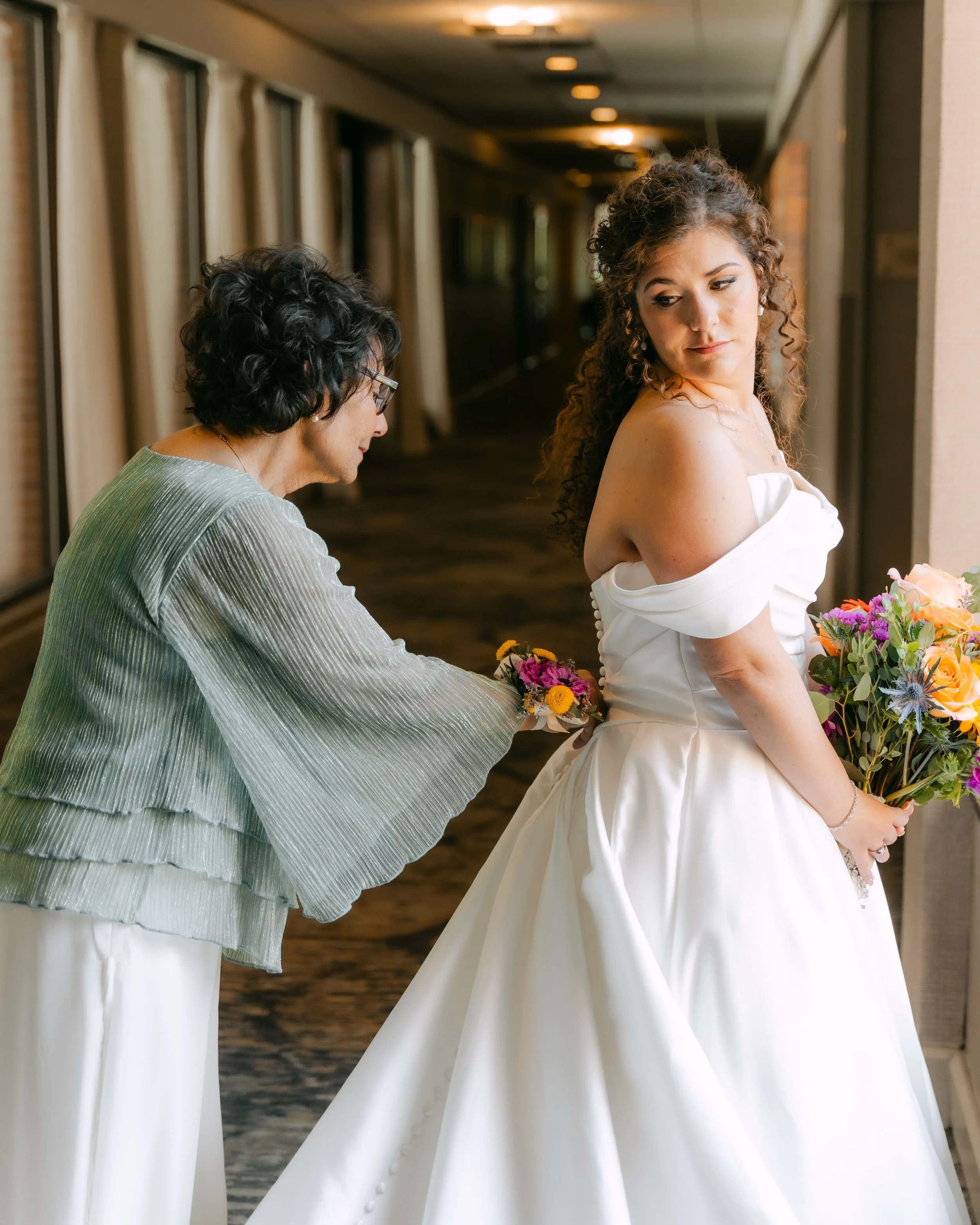 TheLodgeSkaneateles_R+CWedding-2-15.jpg
